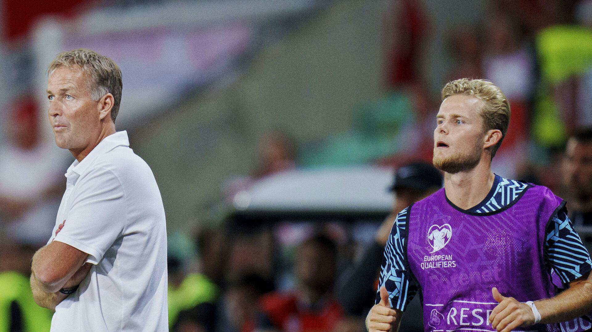 Landstræner Kasper Hjulmand og Morten Hjulmand under EM-kvalifikationskampen mellem Slovenien og Danmark i Slovenien mandag den 19. juni 2023. 