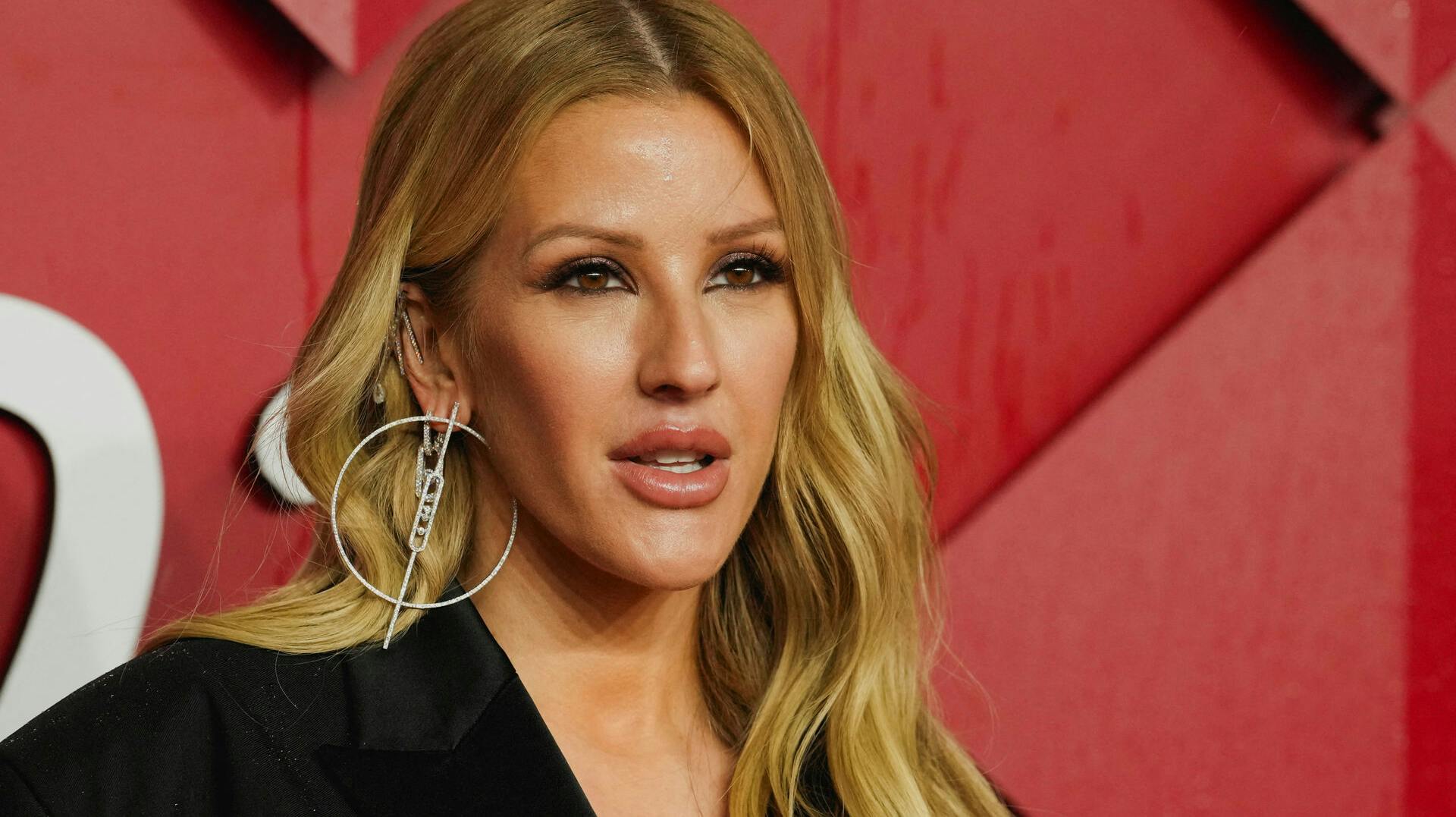 Ellie Goulding har tilsyneladende ikke opgivet ægteskabet.