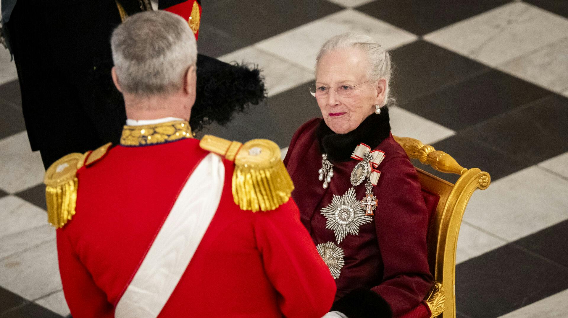 Over 100 medier kommer i alt til at dække dronningens abdikation søndag.