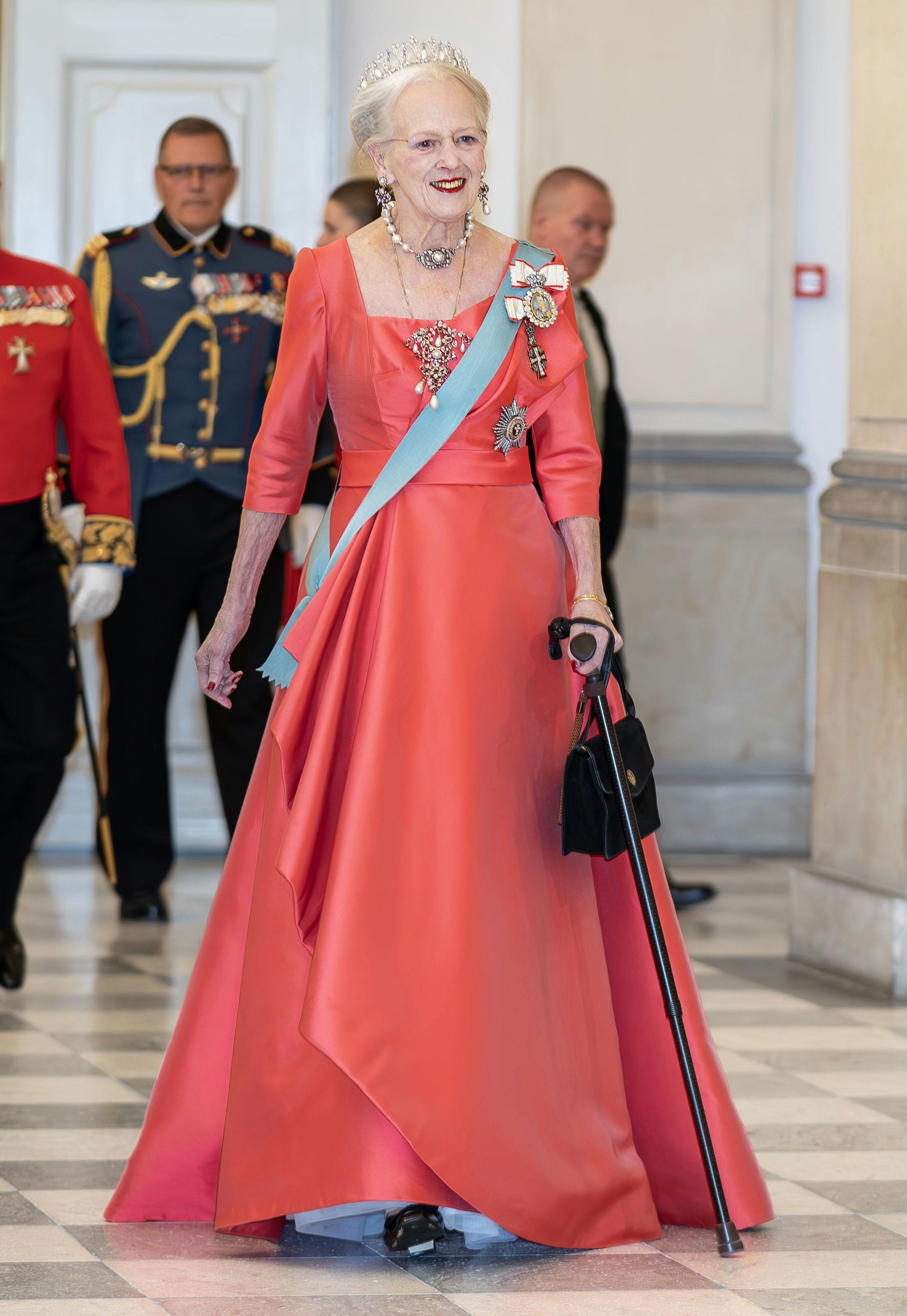 OPGAVE: Prins Christian 18 år. Kongelige ankomster i Drabantsalen.Dronning Margrethe STED: Christiansborg SlotJOURNALIST: Jan Körner, Marianne Singer og Ulrik UlriksenFOTOGRAF: Hanne JuulDATO: 20231015