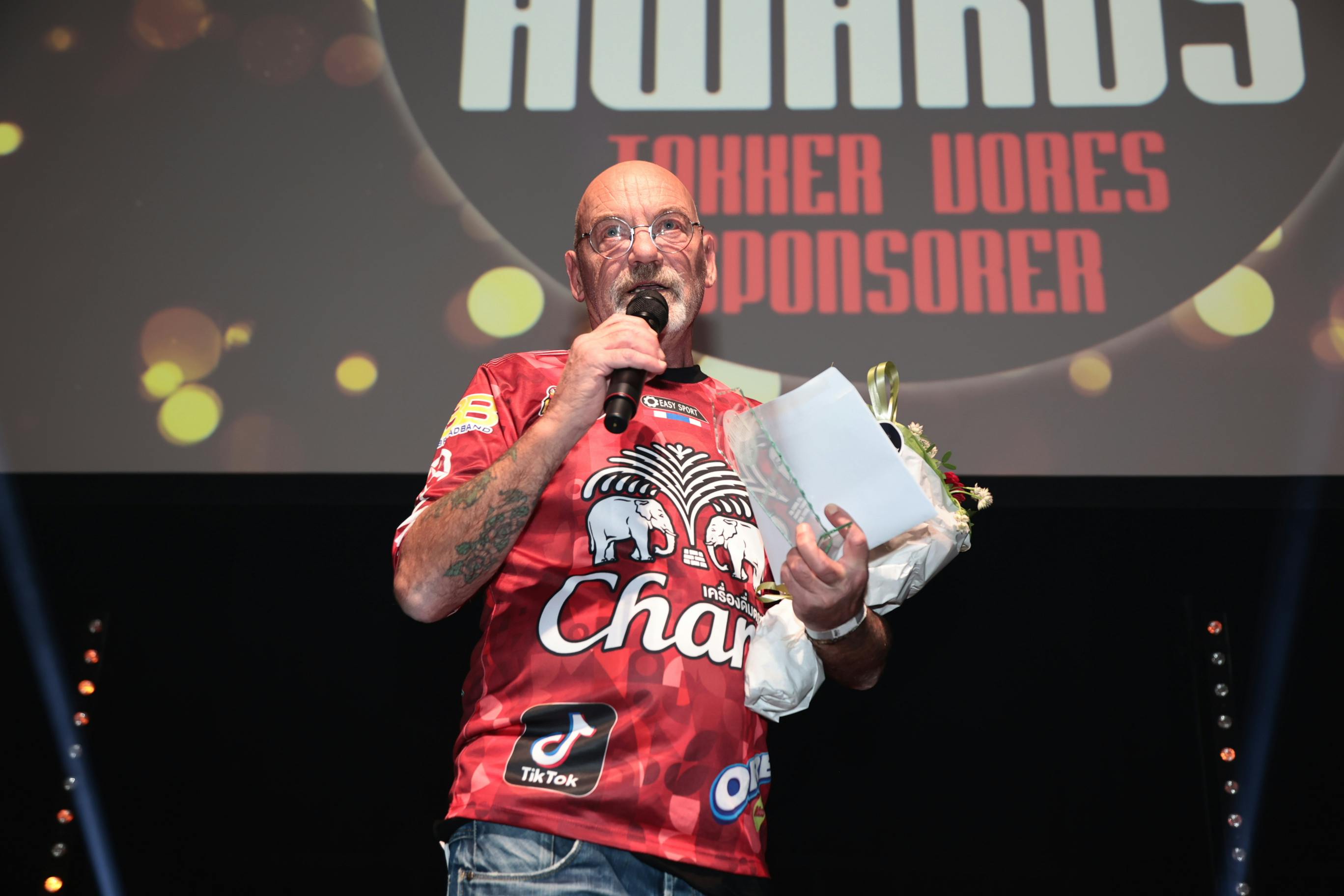 Tony Dakota, inden han tabte glastrofæet.