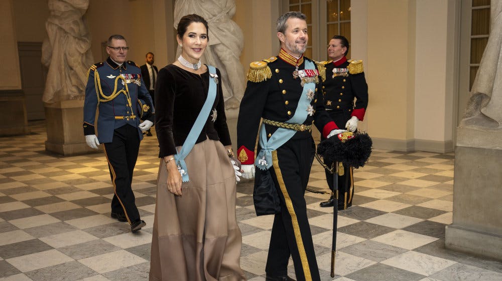 Kronprins Frederik er 55 år gammel og kronprinsesse Mary er 51 år gammel.