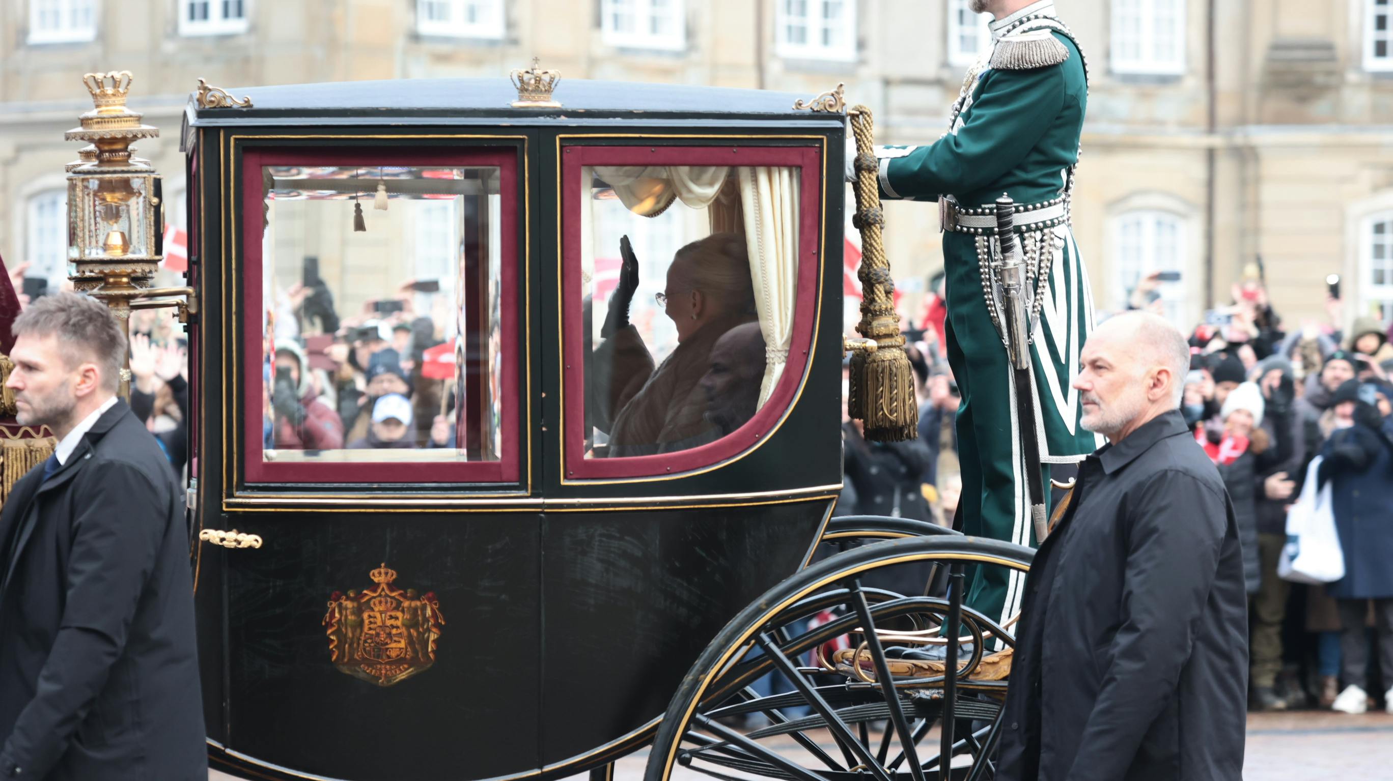 For sidste gang kører dronning Margrethe i den såkaldte guldbryllupskaret. 
