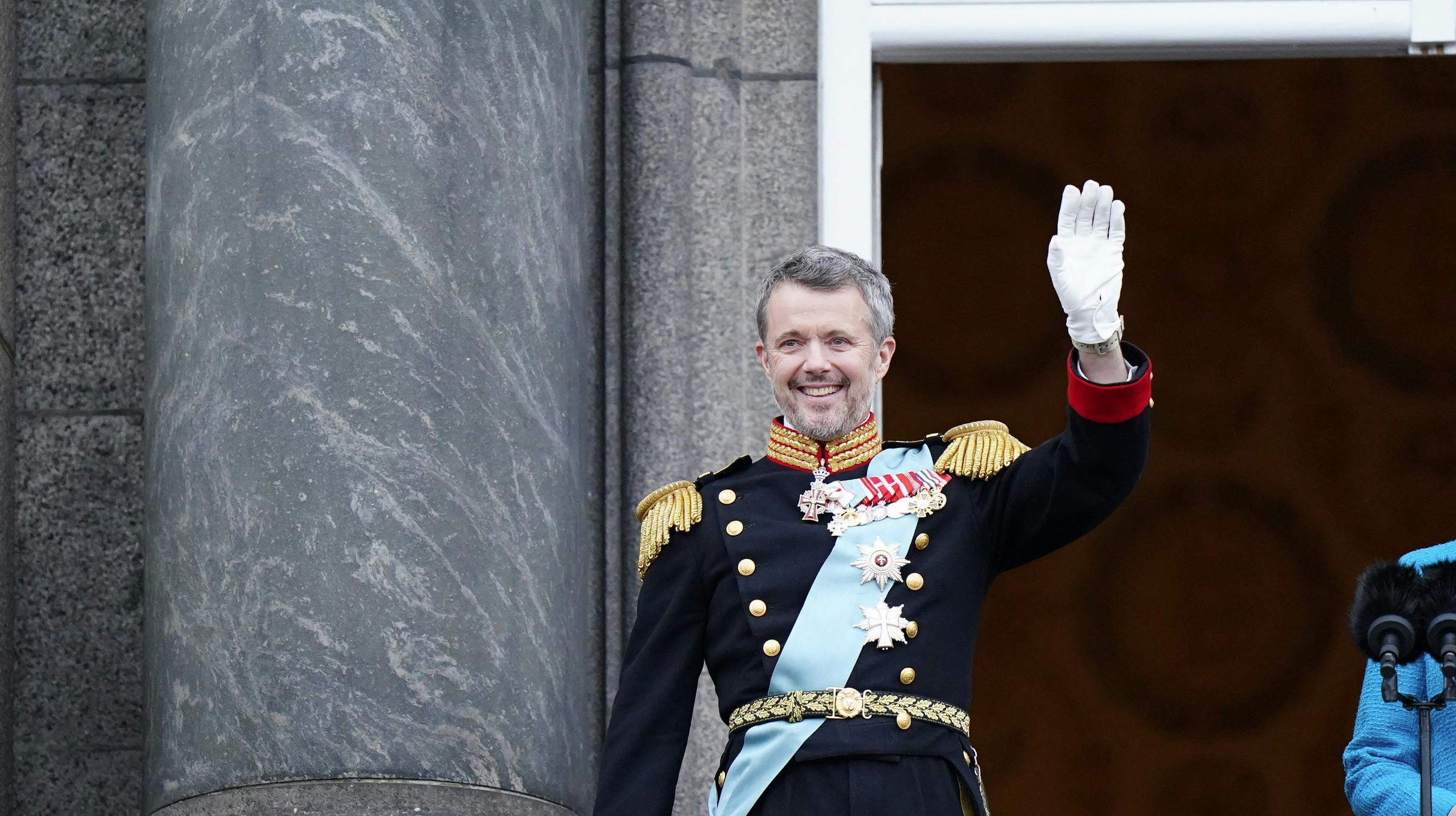 Frederik måtte tørre tårerne bort, da menneskehavet brød ud i jubel.