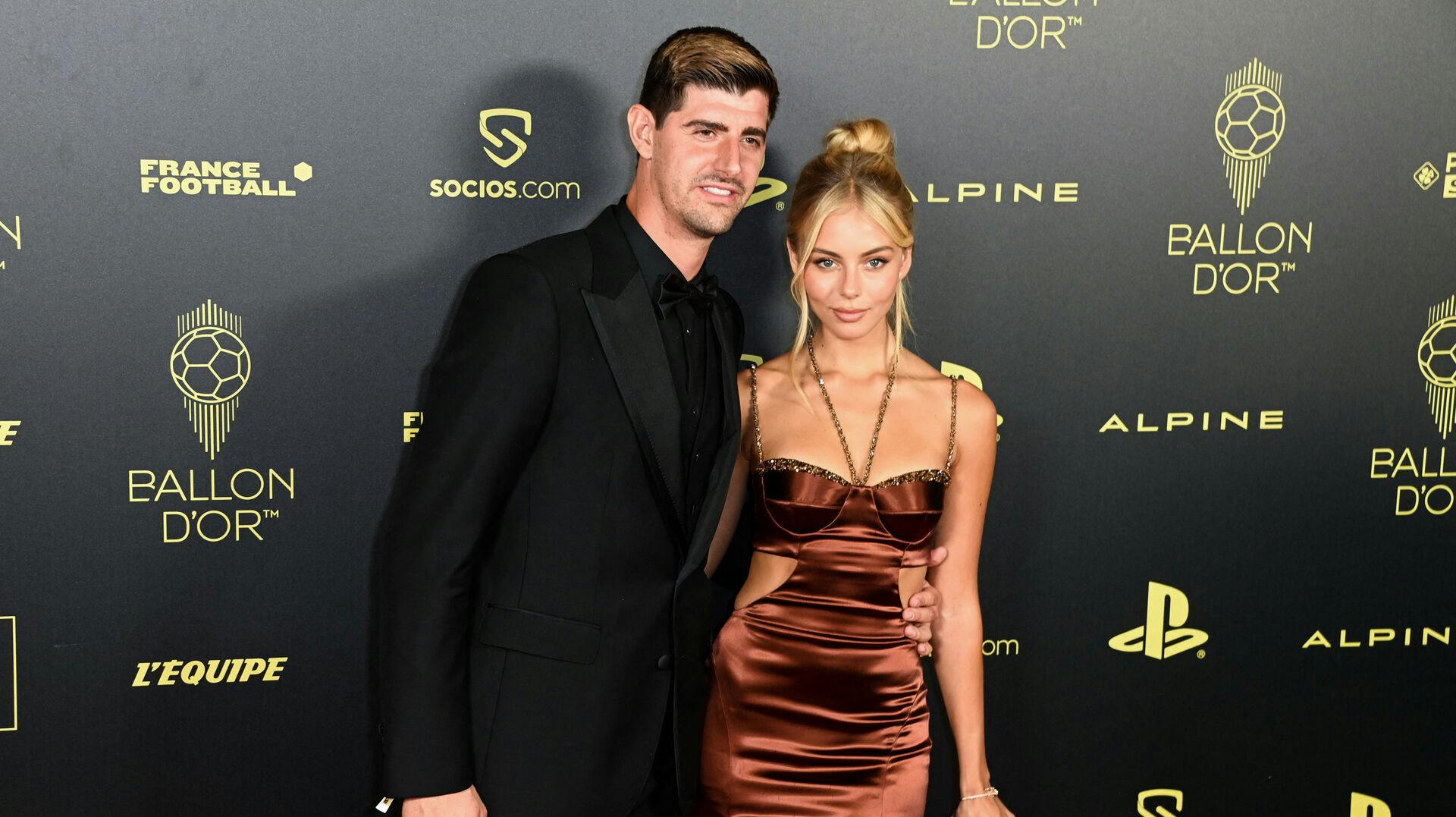 Real Madrid's Belgian goalkeeper Thibaut Courtois and his girlfriend Mishel Gerzig pose upon arrival to attend the 2022 Ballon d'Or France Football award ceremony at the Theatre du Chatelet in Paris on October 17, 2022. Alain JOCARD / AFP