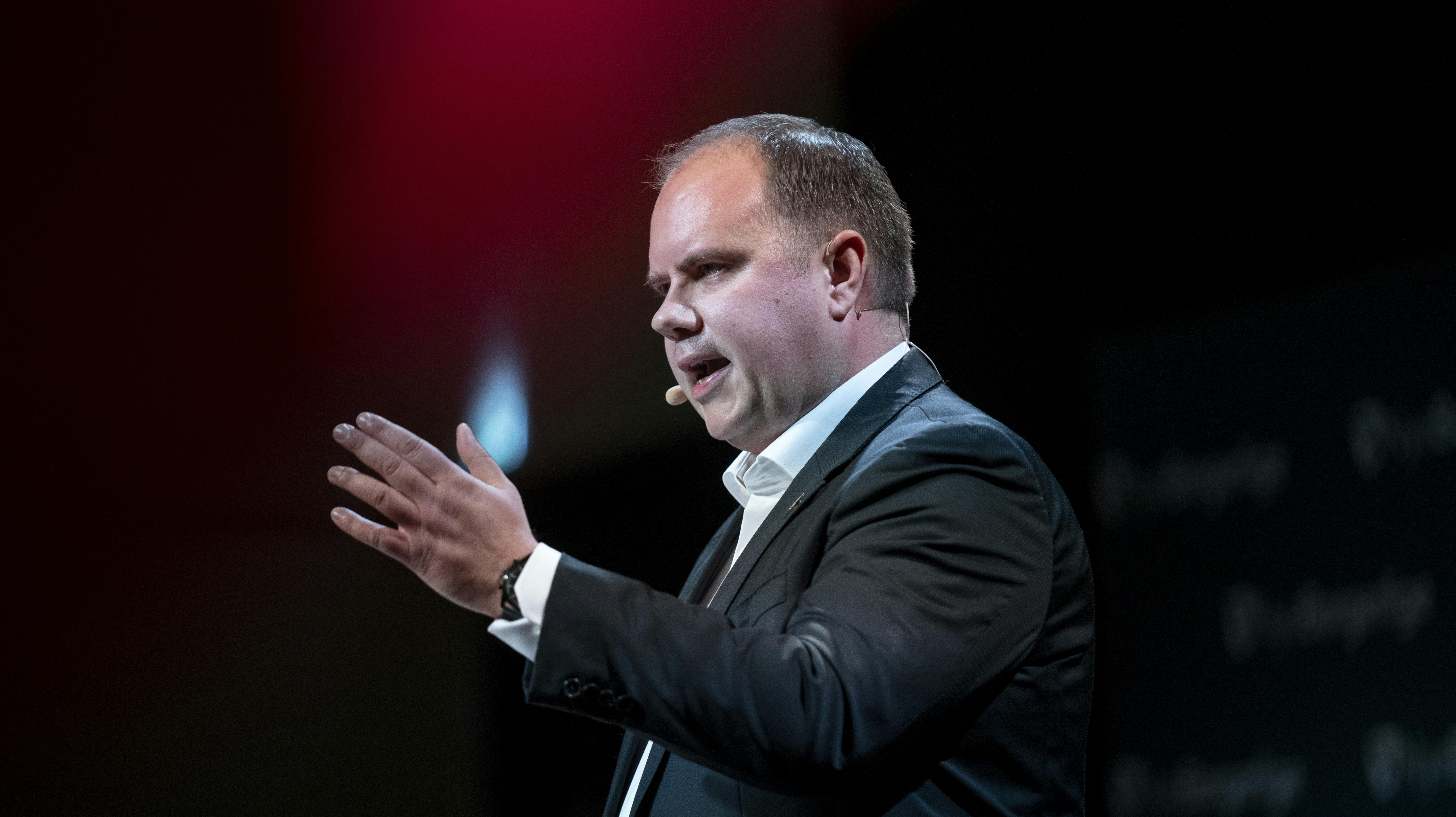 Nye Borgerliges EU-spidskandidat Martin Henriksen taler til årsmødet - Nye Borgerlige holder årsmøde i DGI Huset i Vejle lørdag den 28. oktober 2025.. (Foto: Bo Amstrup/Ritzau Scanpix)