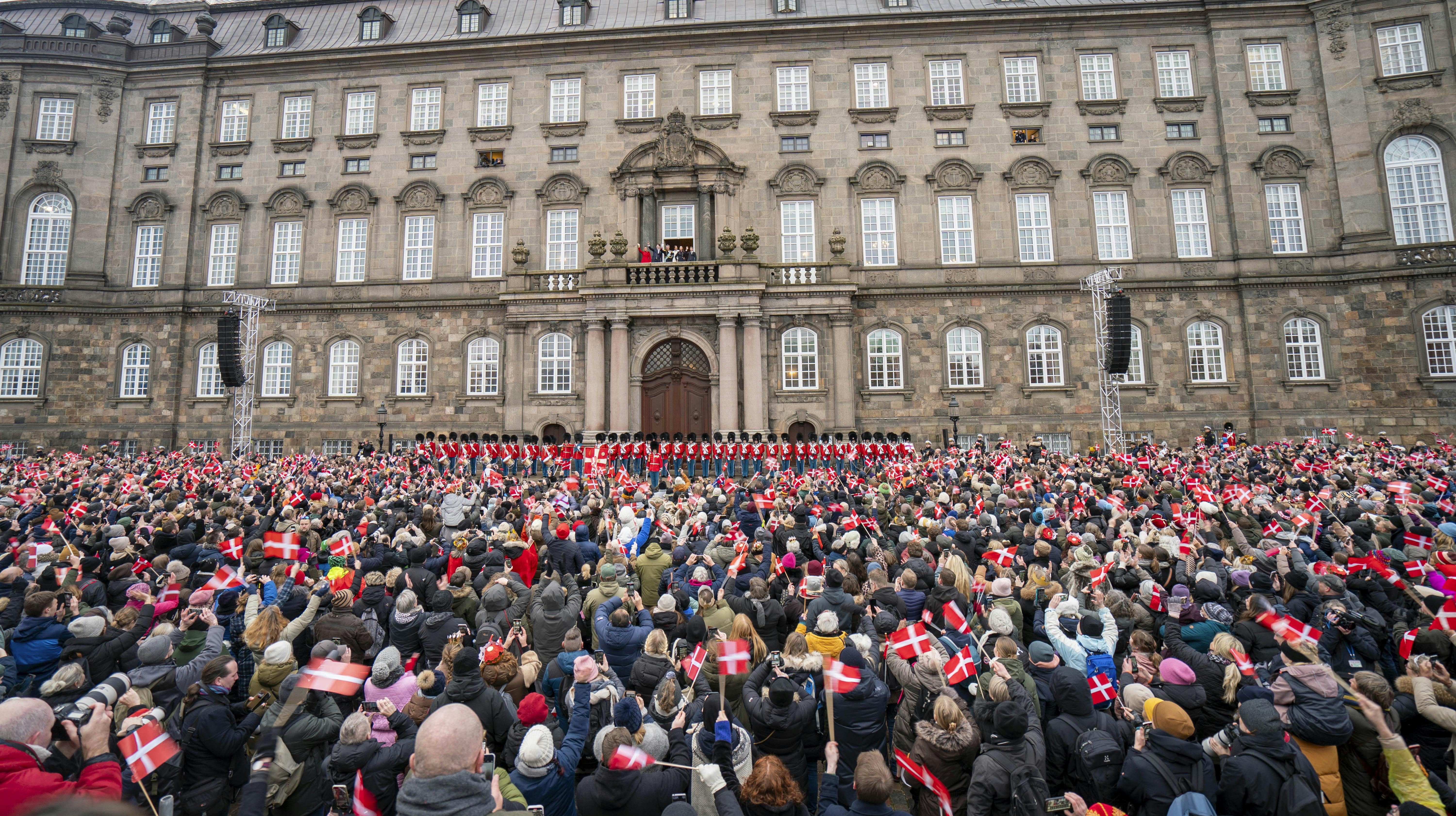 Christiansborg og Amalienborg den 14.1.2024Tronskifte.Dronningen Magrethe har abdiceret. Kronprins Frederik og Kronprinsesse Mary Kong Frederik og Dronning Mary.Dronning Margrethe