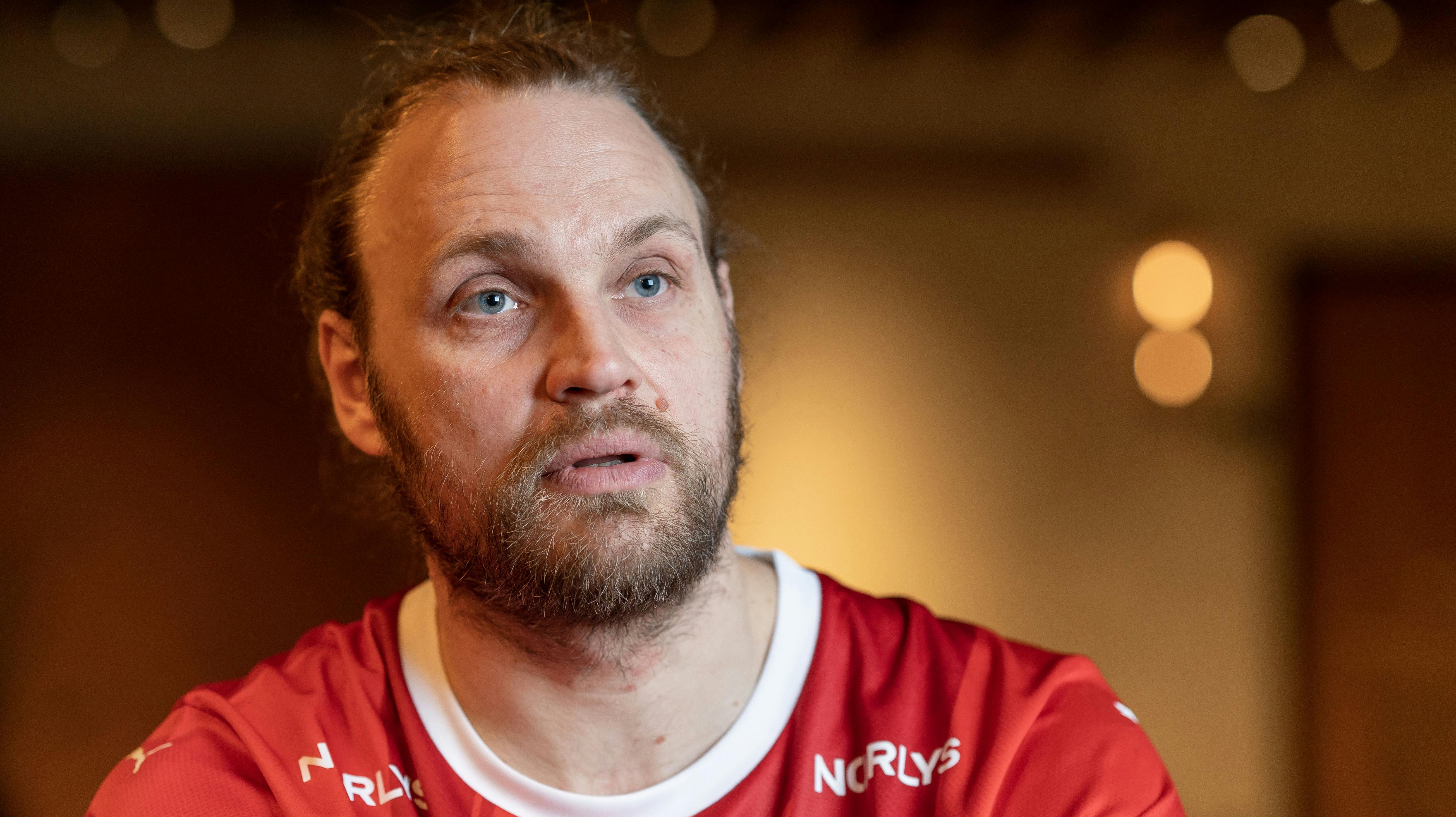 Trods fremskreden alder og slitage efter mange år på topniveau vil Henrik Møllgaard ikke undvære landsholdet.