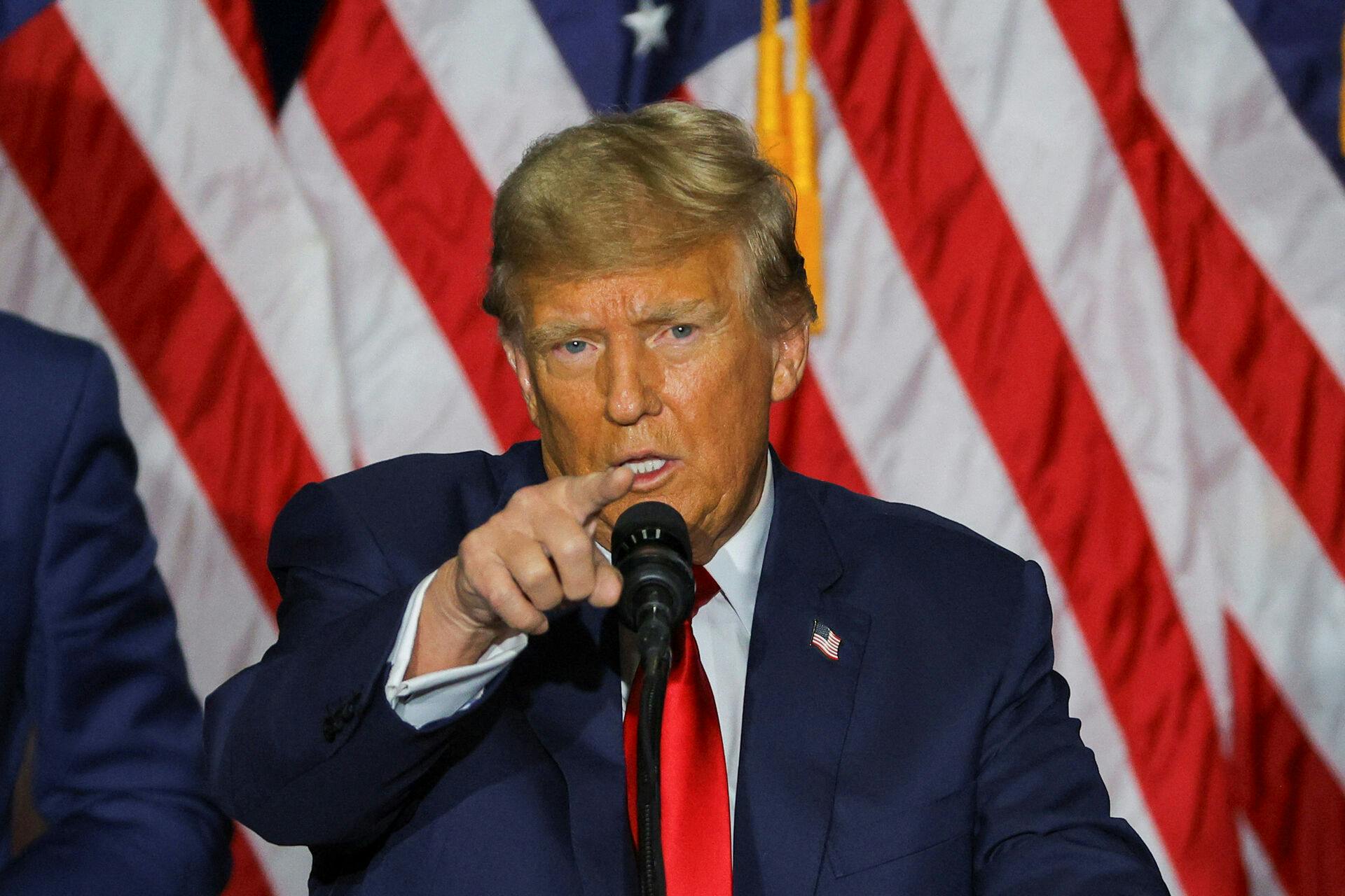 Donald Trump sikrede sig natten til tirsdag dansk tid, hvad der lader til at blive en overbevisende sejr ved det første caucus i Iowa, hvor vælgerne skulle beslutte, hvem de ønsker som præsidentkandidat for Republikanerne.