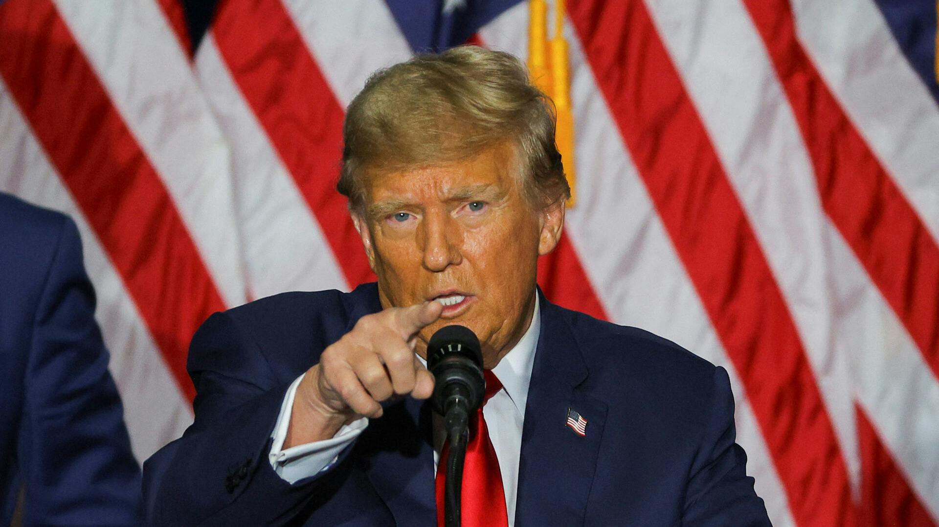 Donald Trump sikrede sig natten til tirsdag dansk tid, hvad der lader til at blive en overbevisende sejr ved det første caucus i Iowa, hvor vælgerne skulle beslutte, hvem de ønsker som præsidentkandidat for Republikanerne.