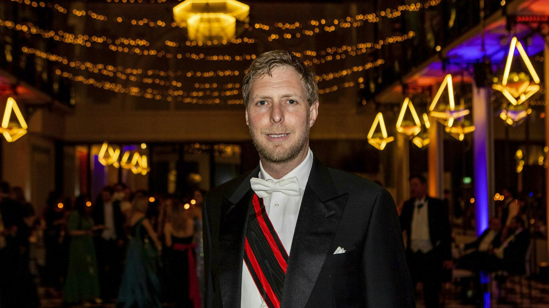 Kronprins Leka II af Albanien skal skilles efter otte års ægteskab med kronprinsesse Elia. Det afslører kronprinsen på Instagram.