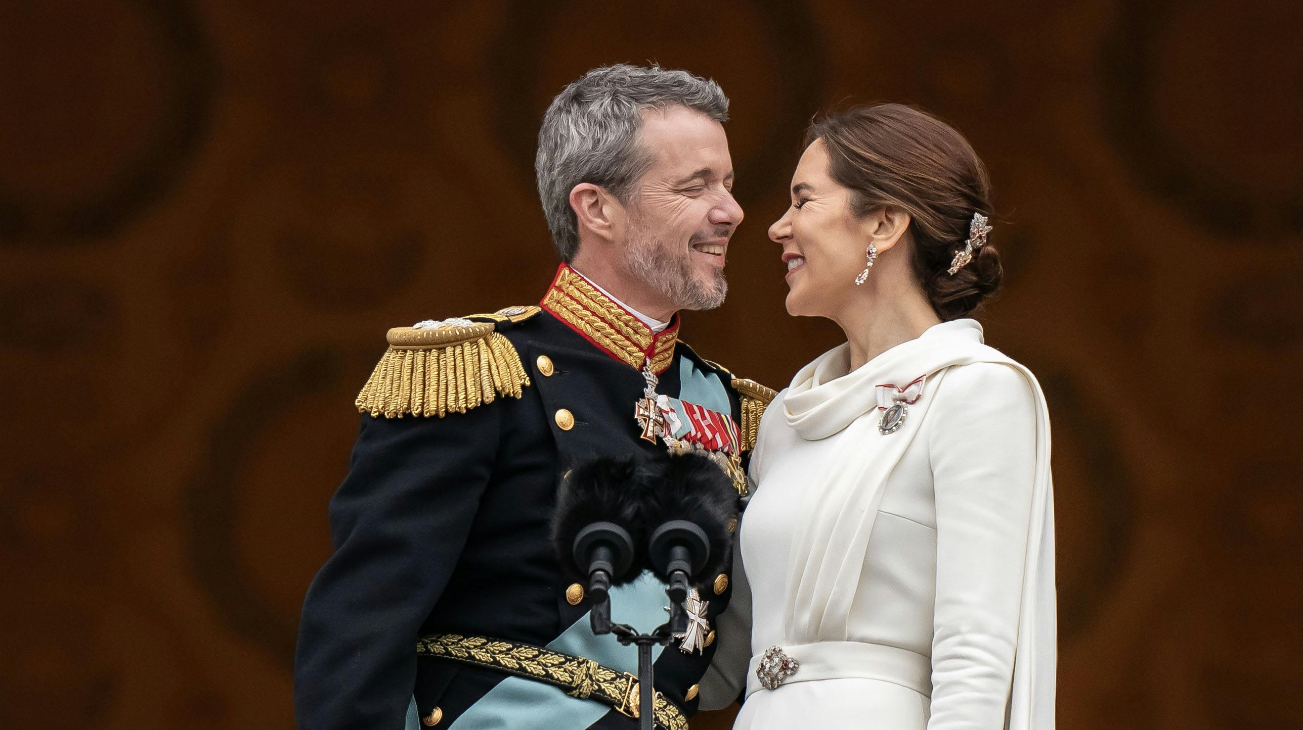 OPGAVE: Proklamation af H.M. Kong Frederik 10. sammen med H.M. Dronning Mary og statsminister Mette FrederiksenSTED: Christianborg slotJOURNALIST: Marianne Singer, Jan Körner, Ulrik UlriksenFOTOGRAF: Hanne JuulDATO: 20240114