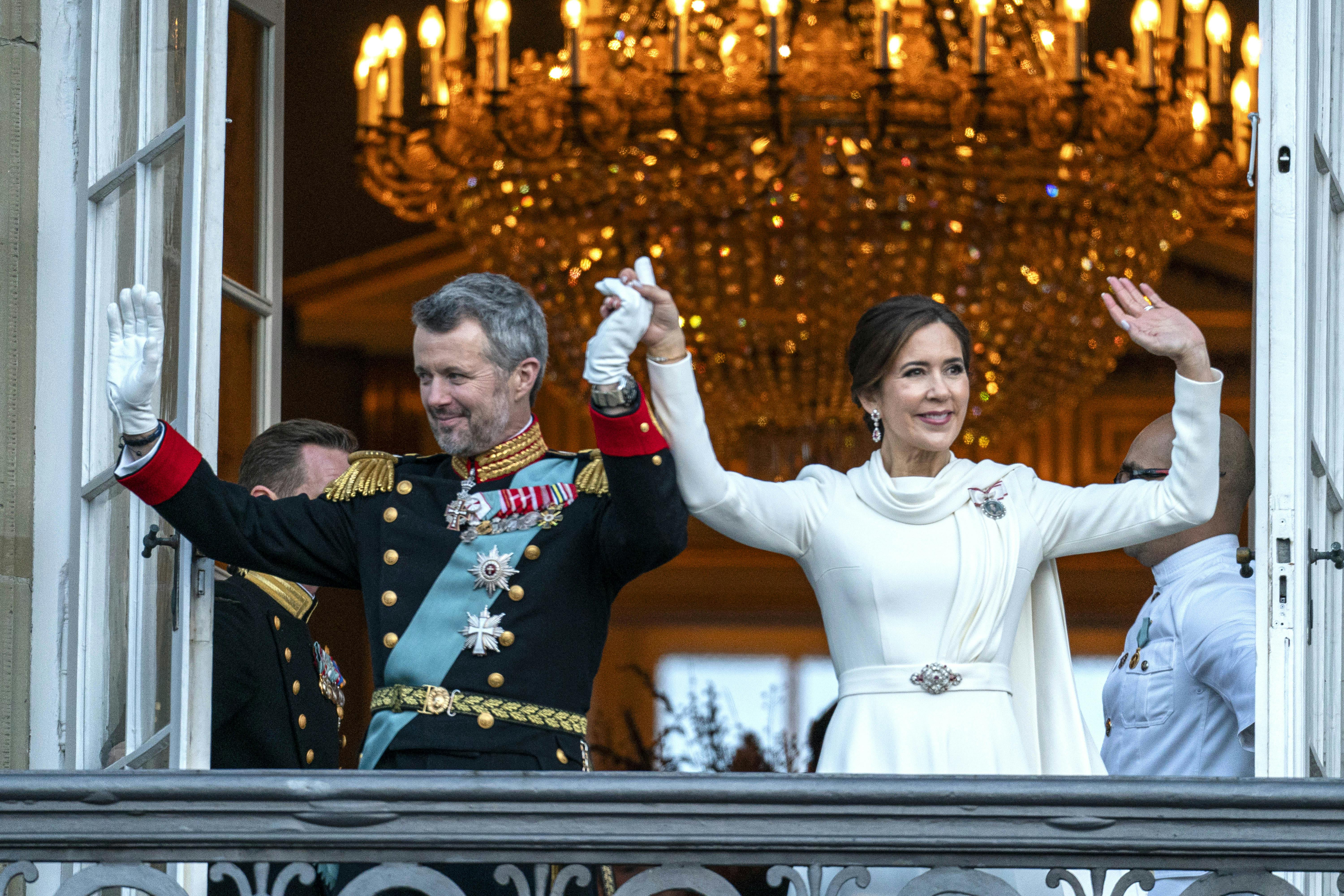 Christiansborg og Amalienborg den 14.1.2024Tronskifte.Dronningen Magrethe har abdiceret. Kronprins Frederik og Kronprinsesse Mary Kong Frederik og Dronning Mary.Dronning Margrethe