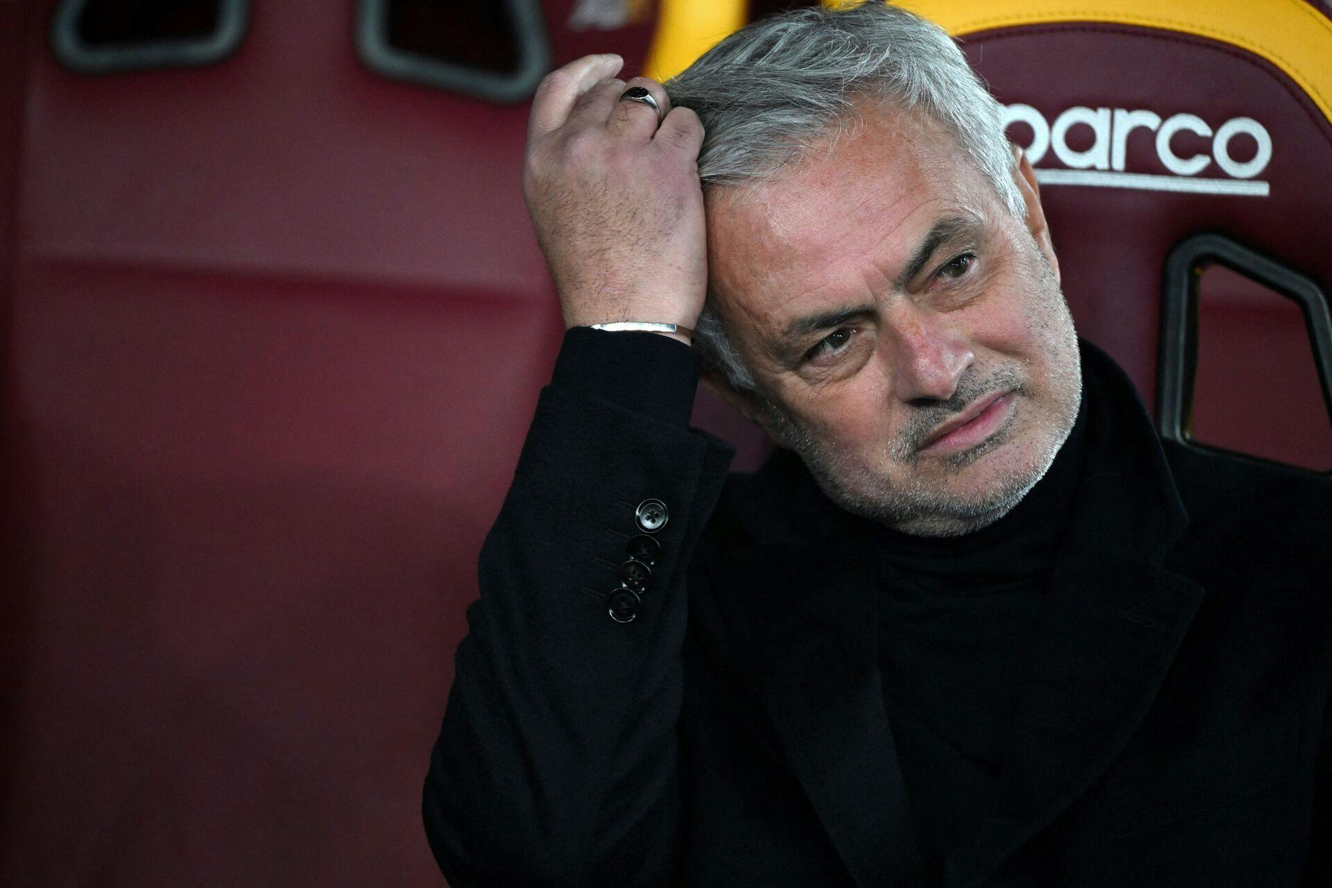 Jose Mourinho er blevet fyret i AS Roma, og det blev til et tydeligt hårdt farvel for den karismatiske træner.&nbsp;