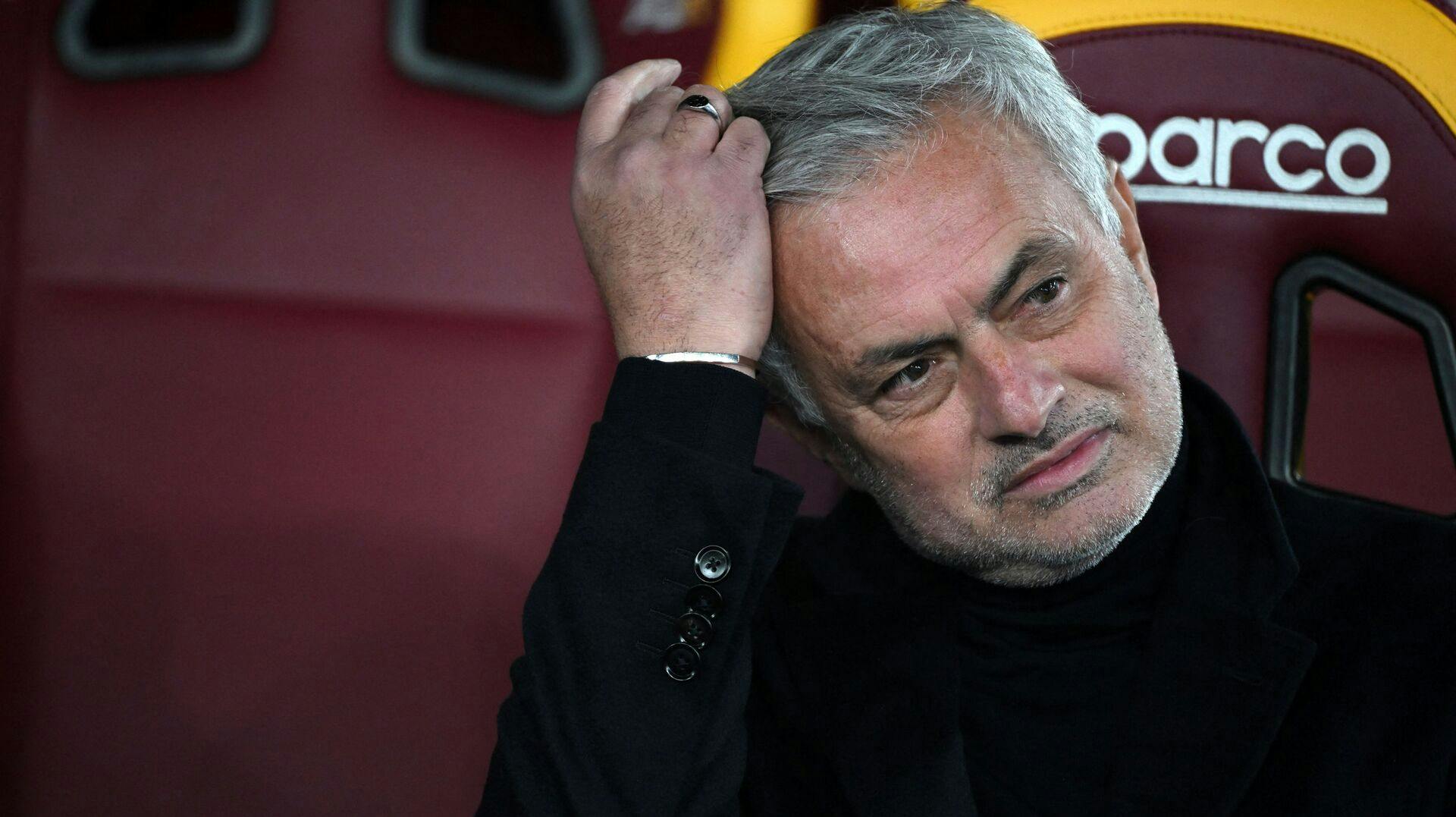 Jose Mourinho er blevet fyret i AS Roma, og det blev til et tydeligt hårdt farvel for den karismatiske træner. 