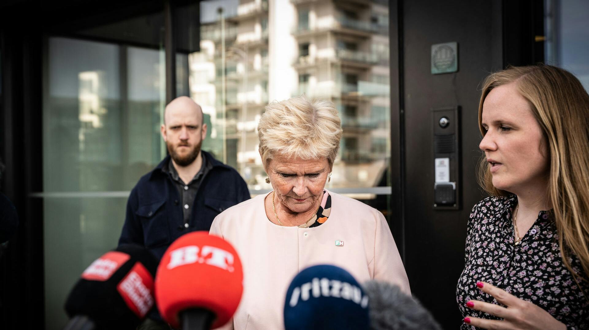 Fagbevægelsens Hovedorganisations formand, Lizette Risgaard, er fortid i dag, men fagbevægelsen giver hende fortsat smør på brødet, trods det noget dramatiske exit.