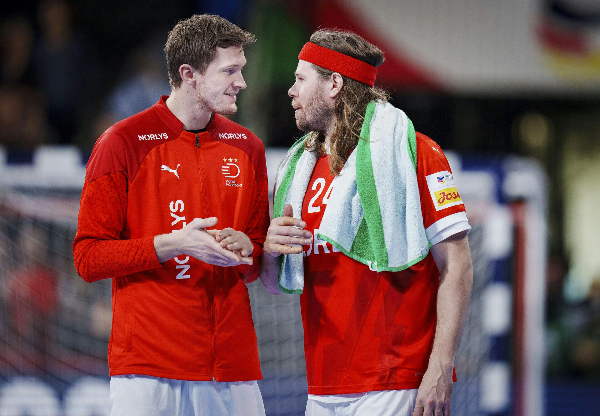 Mikkel Hansen sidder mere på bænken, end han plejer for det danske landshold.