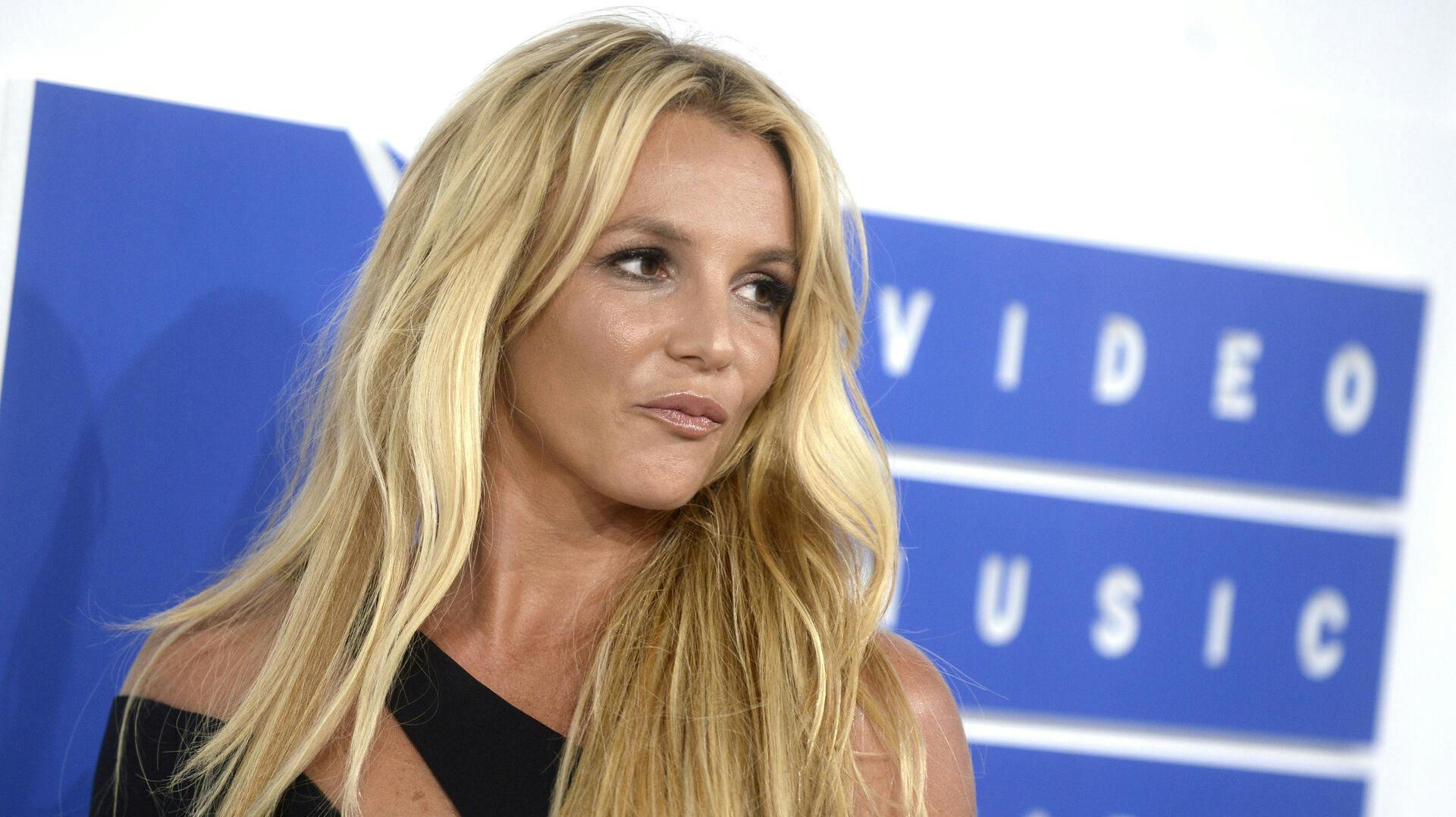 Britney Spears deler glædeligt ud af nøgenbillederne på Instagram.