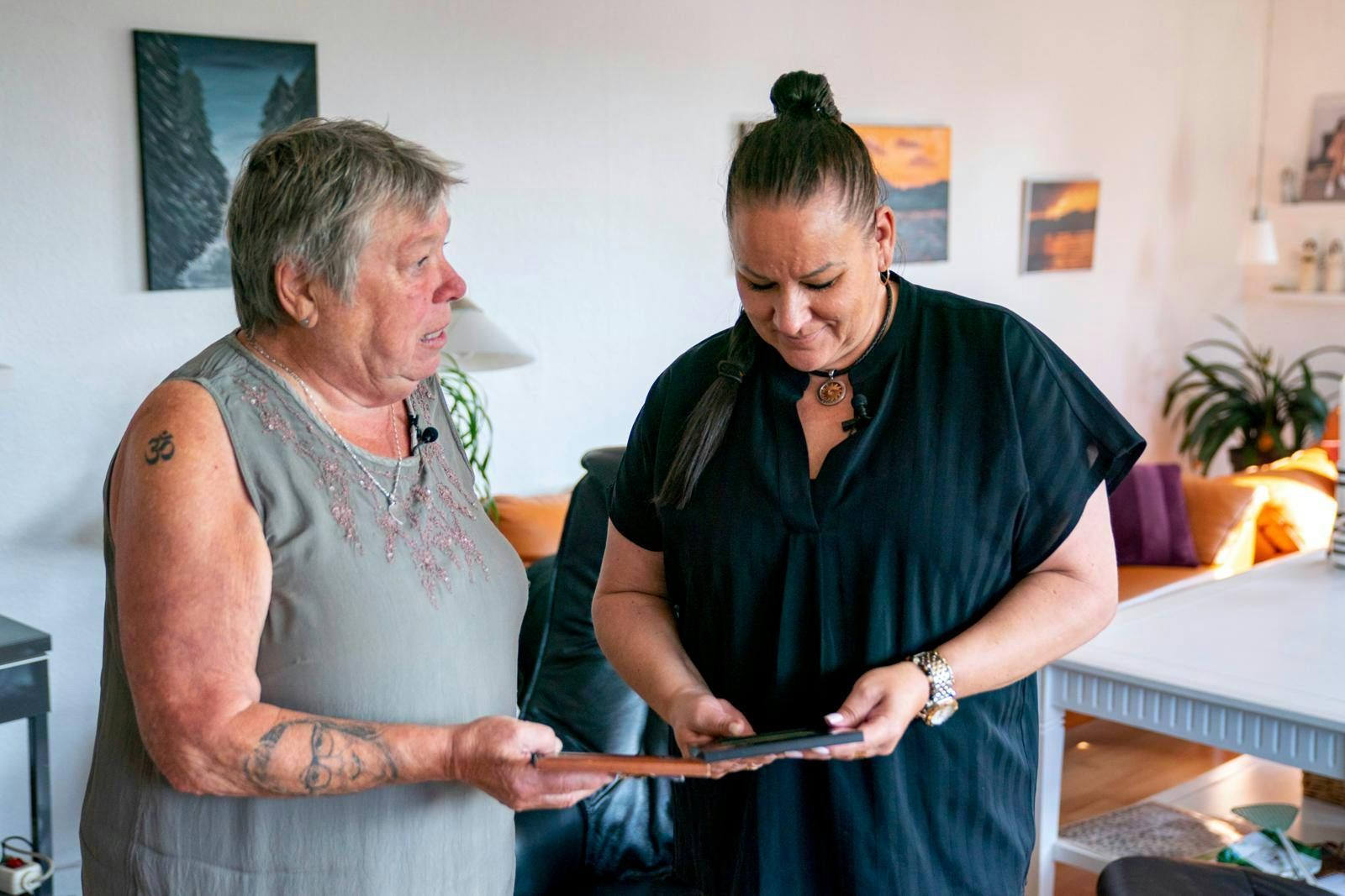 Selma mødte op hjemme hos Marianne for at komme tættere på dem, der ikke er her mere.