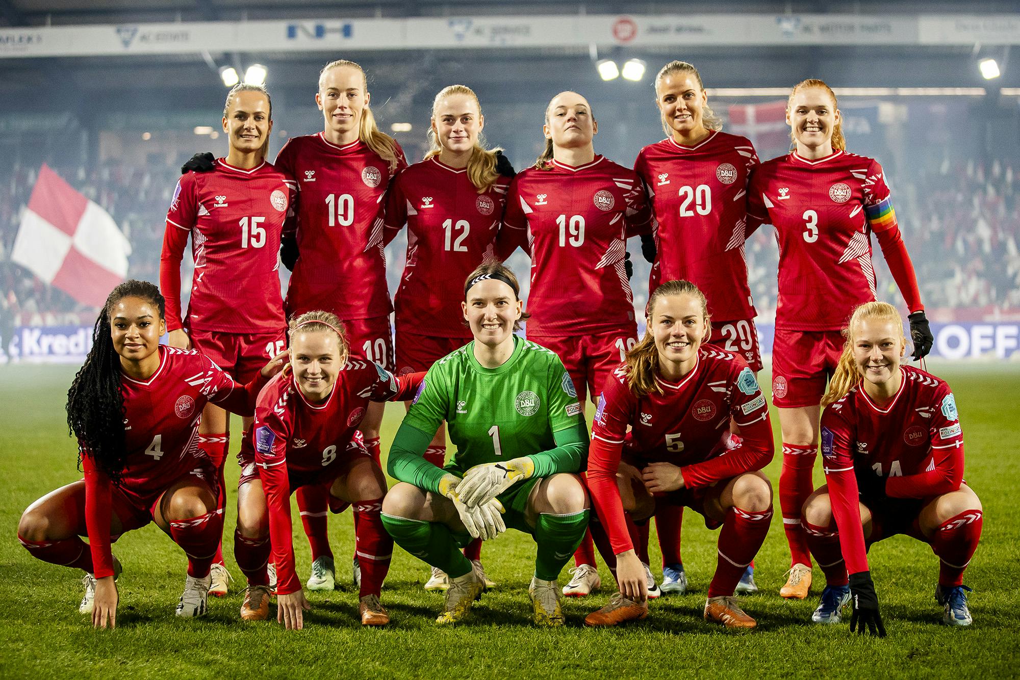Her ses kvindernes fodboldlandshold inden deres Nations League-kamp mod Island i december. 