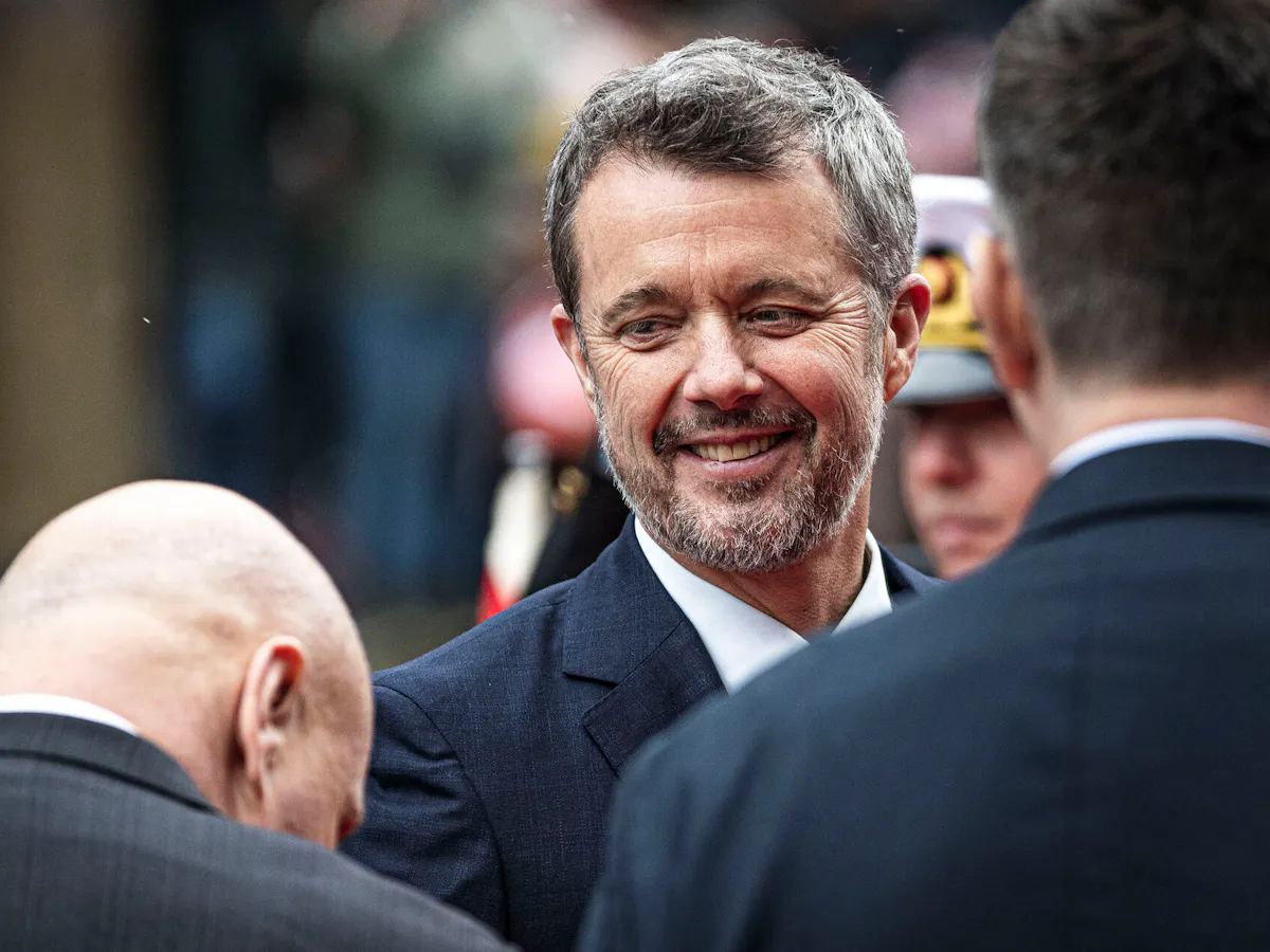 Kong Frederik gør klar til sin første officielle rejse | SE og HØR