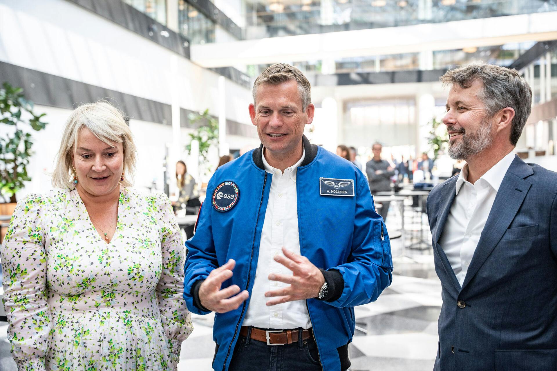 Andreas Mogensen har siden 26. august været kommandør på Den Internationale Rumstation, hvor han lørdag har fået selskab af en skandinav.