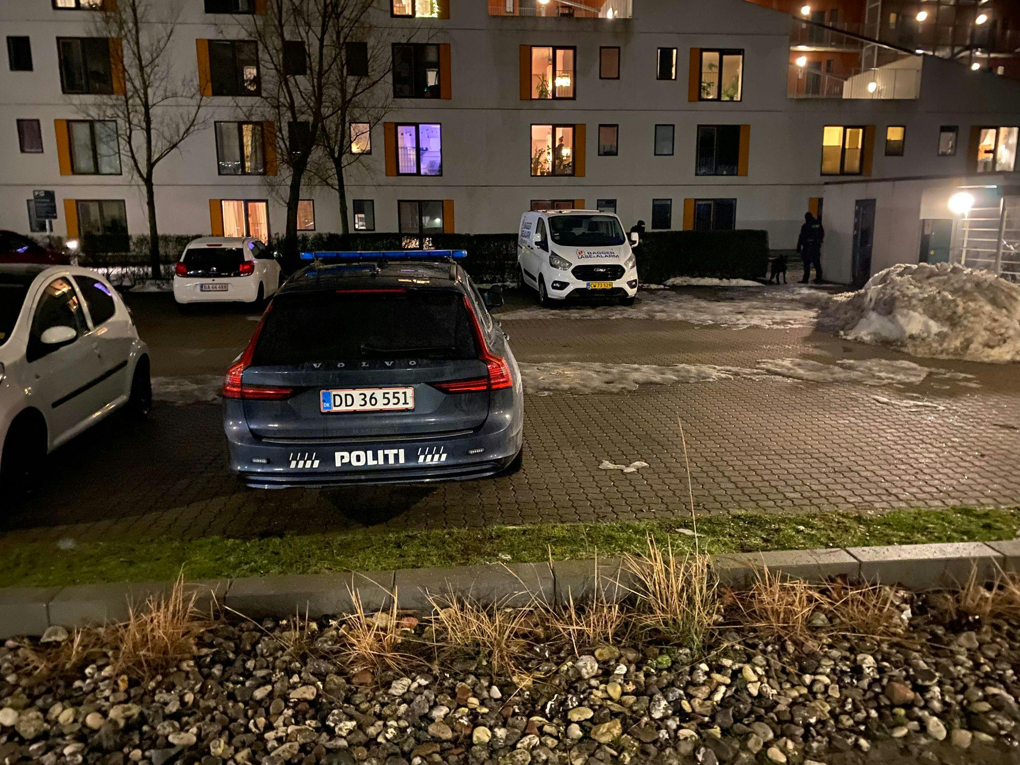 Politiets indsatsstyrke rykkede lørdag ud til Roskilde, efter der var indløbet en anmeldelse om trusler og mulig besiddelse af et skydevåben.
