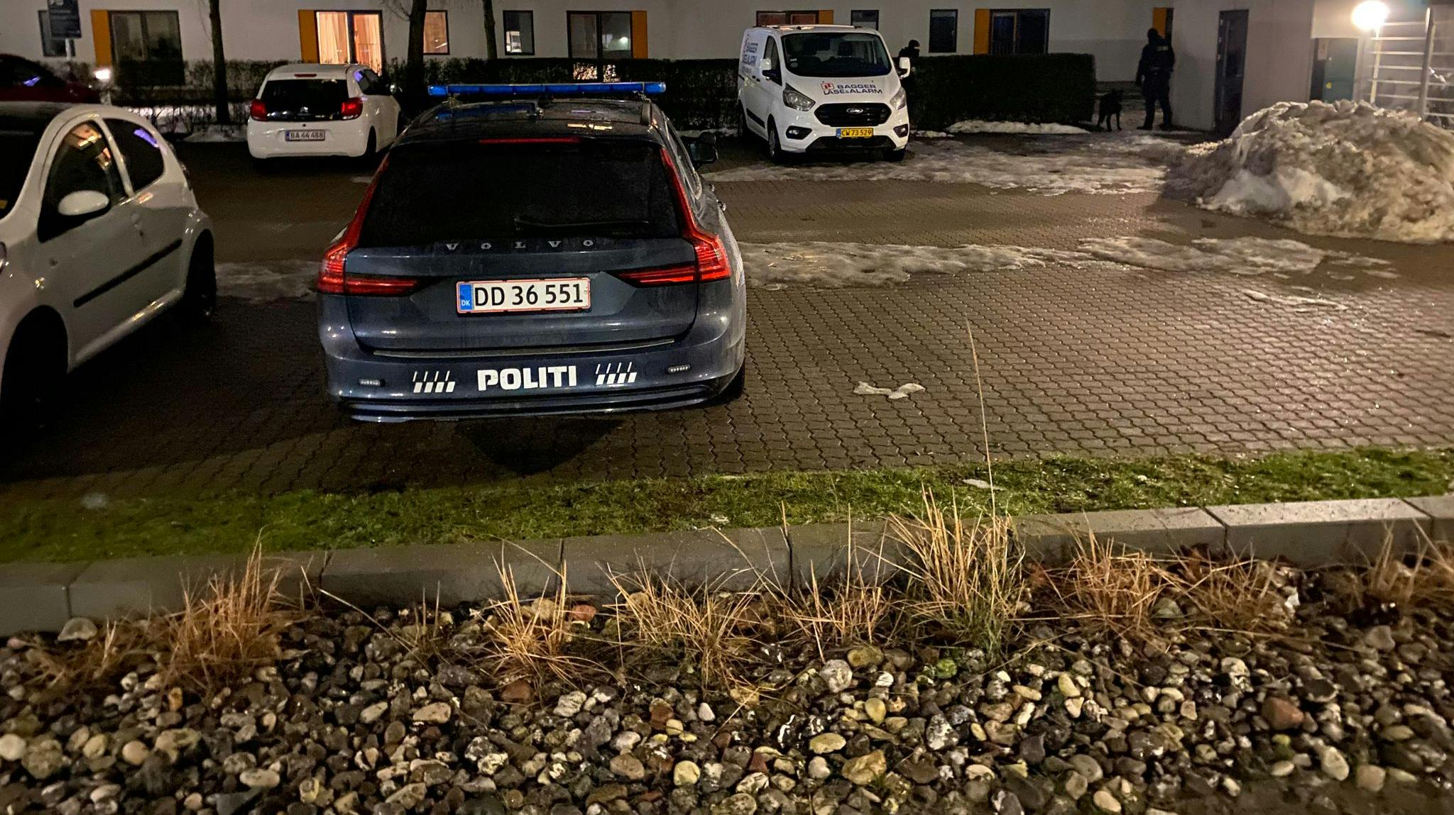 Politiets indsatsstyrke rykkede lørdag ud til Roskilde, efter der var indløbet en anmeldelse om trusler og mulig besiddelse af et skydevåben.