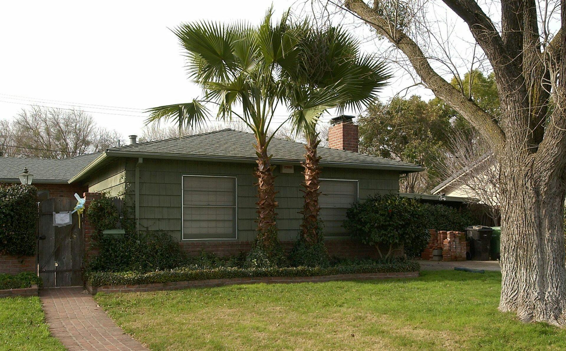 ** FILE ** The Modesto, Calif., home of Laci and Scott Peterson is seen Thursday, Jan. 2, 2003. The house on a quiet, tree-lined Modesto street where police believe Scott Peterson killed his pregnant wife, Laci, has sold again for nearly $350, 000, a real estate agent said. (AP Photo/Ben Margot)