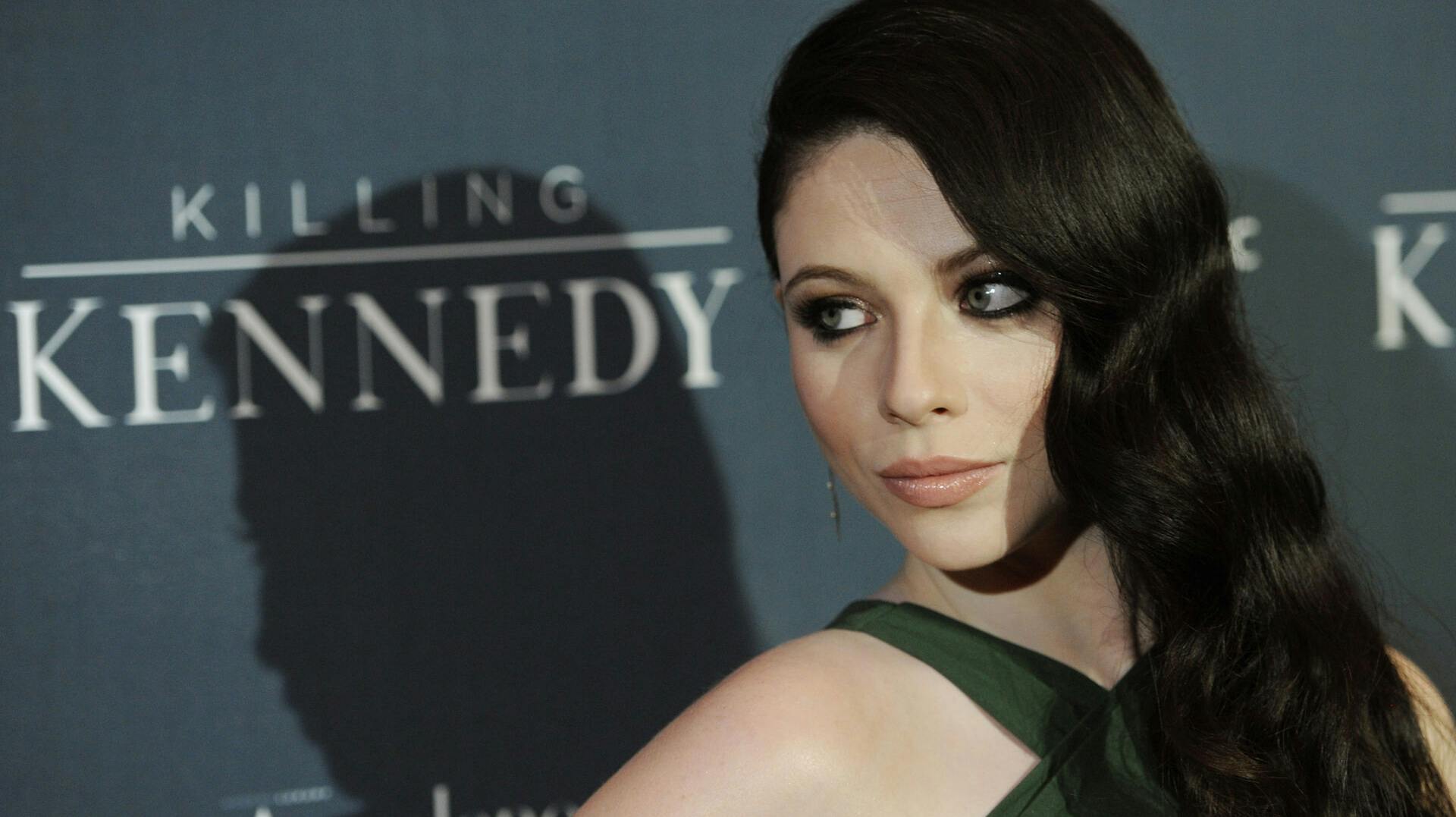Michelle Trachtenberg på den røde løber i 2013 til premieren på "Killing Kennedy".