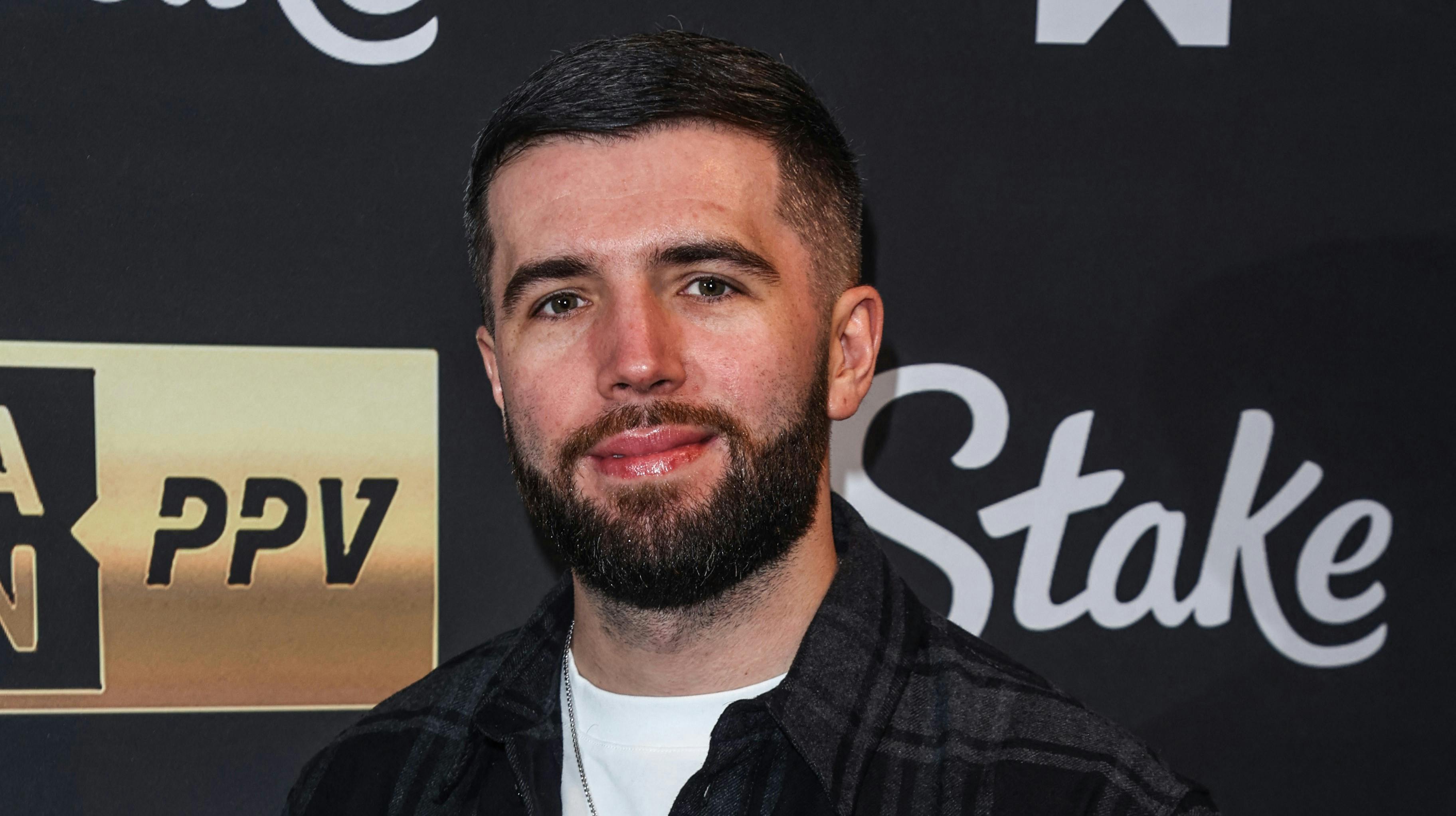 Joshua Bradley - bedre kendt som Zerkaa på internettet - og Freya Nightingale er blevet forlovet efter 13 år som kærester.