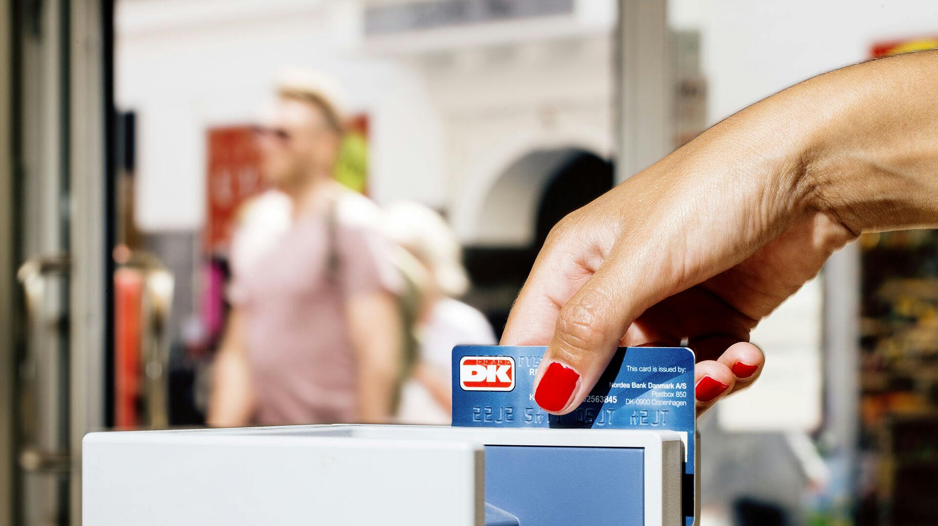 Ifølge anklgeren i sagen har de tiltalte brugt statskassen som deres private pengetank ved hjælp af omfattende moms- og skattesvindel.