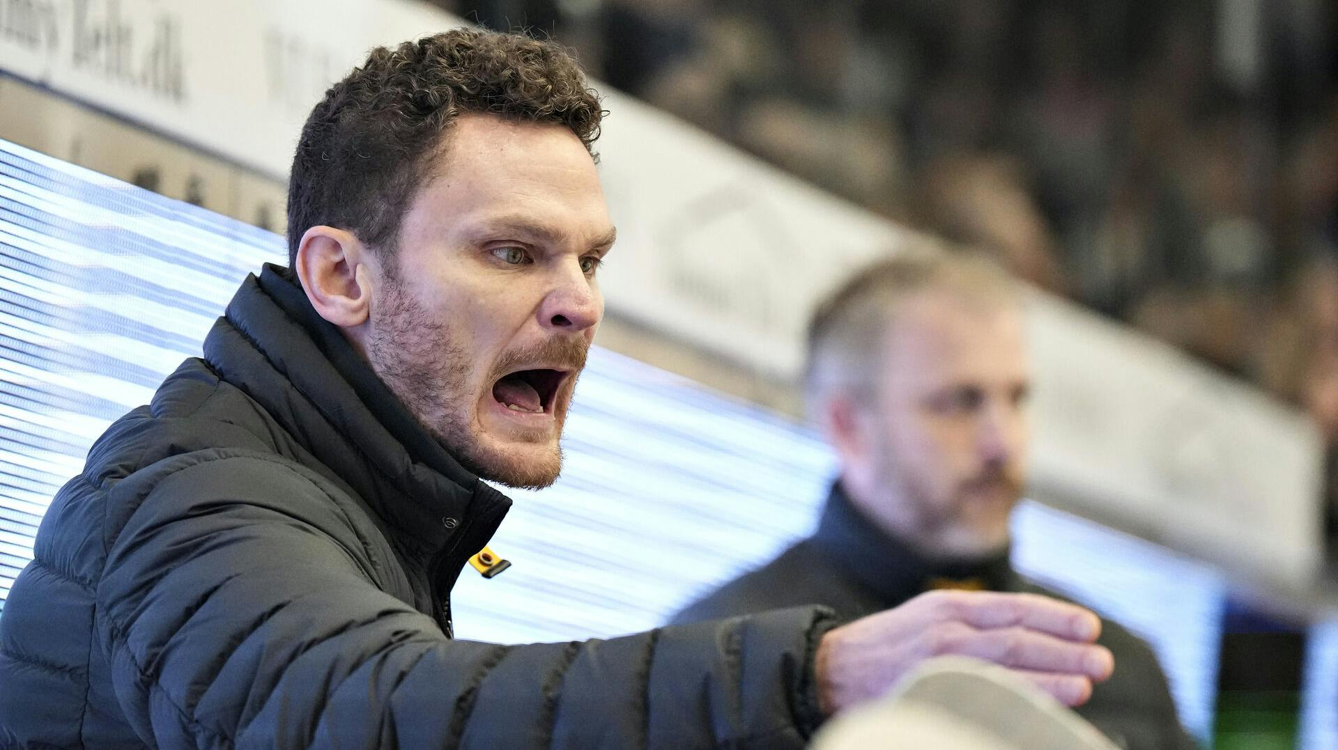 Aalborg Pirates cheftræner Garth Murray er færdig med at råbe spillerne op.