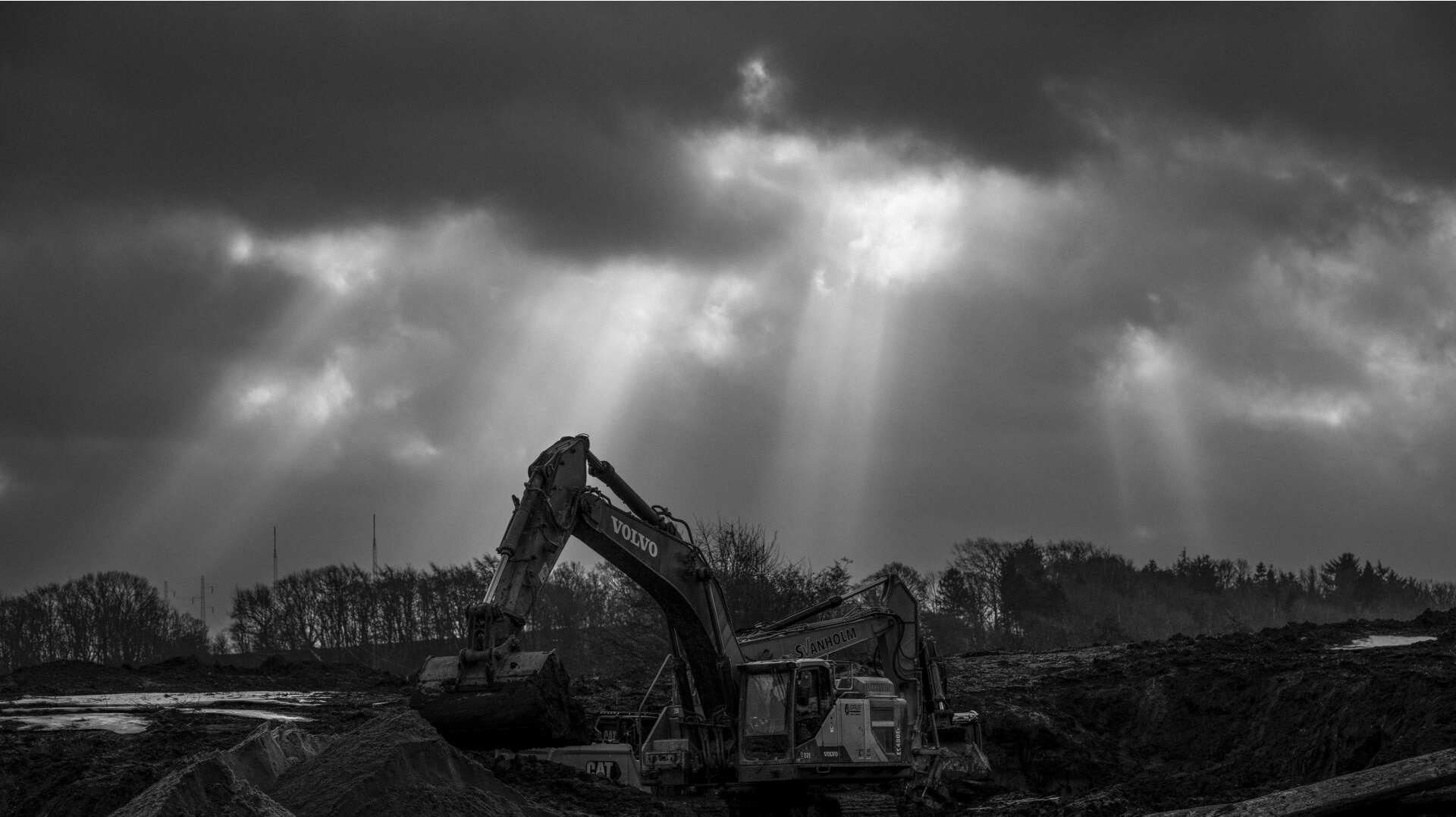 Katastrofen i Randers bliver ikke mindre af, at milliardærens firma nærmest intet har renset.