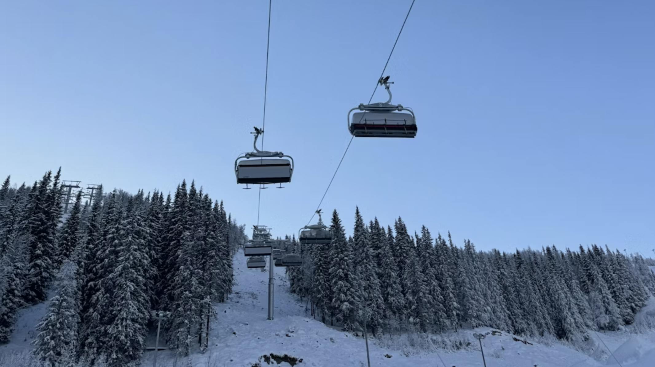 Skiliften her blev indviet for kort tid siden i Norge. Alligevel er det nu gået galt for to danske børn.