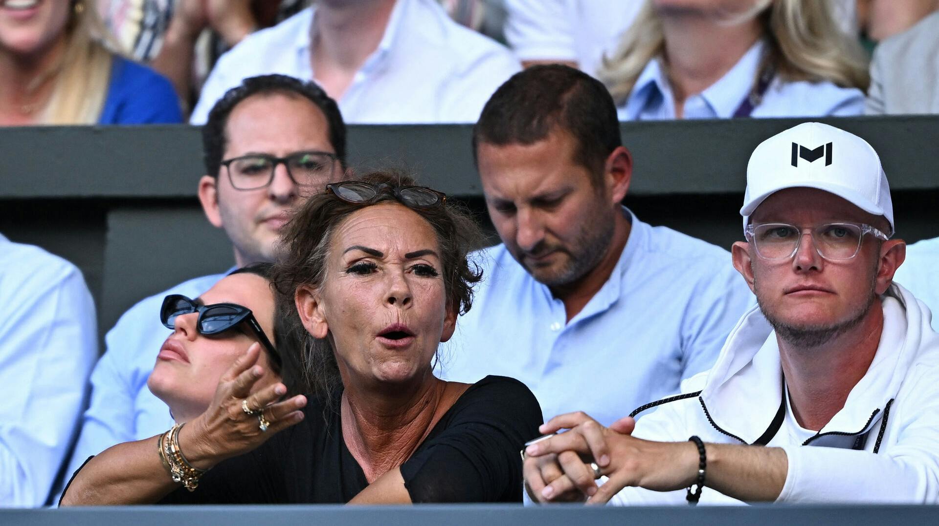 Aneke Rune er altid på plads i boksen - her ved siden af analytiker Mike James, der er tilknyttet fra Mouratoglou-akademiet i Monaco. 