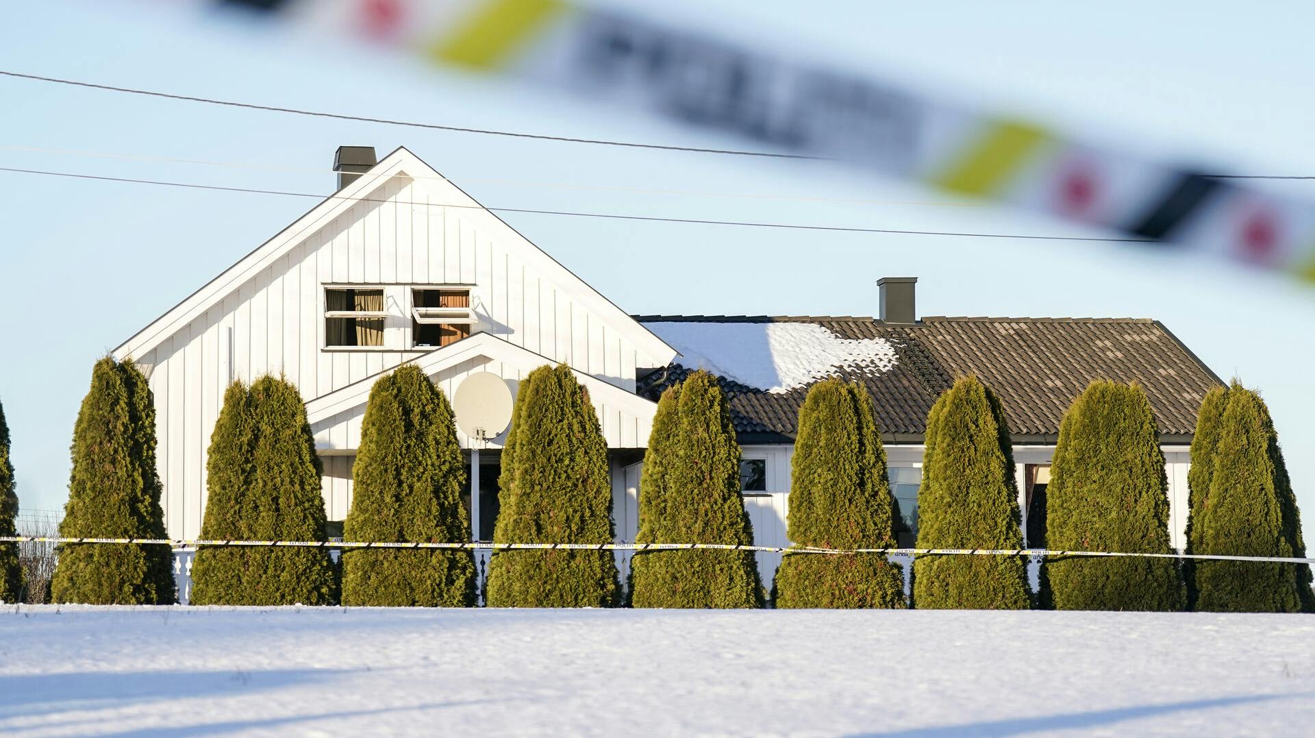 Et norsk samfund er i lige dele chok og sorg, efter fire familiemedlemmer tirsdag blev fundet døde i et hus