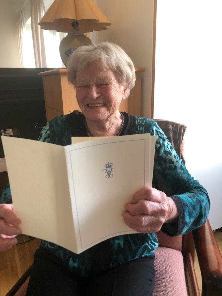 Smilet var ekstra stort hos Martha Kirstine Stieper den 23. januar, hvor den kongelige lykønskning var prikken over i´et på en fantastisk fødselsdag.