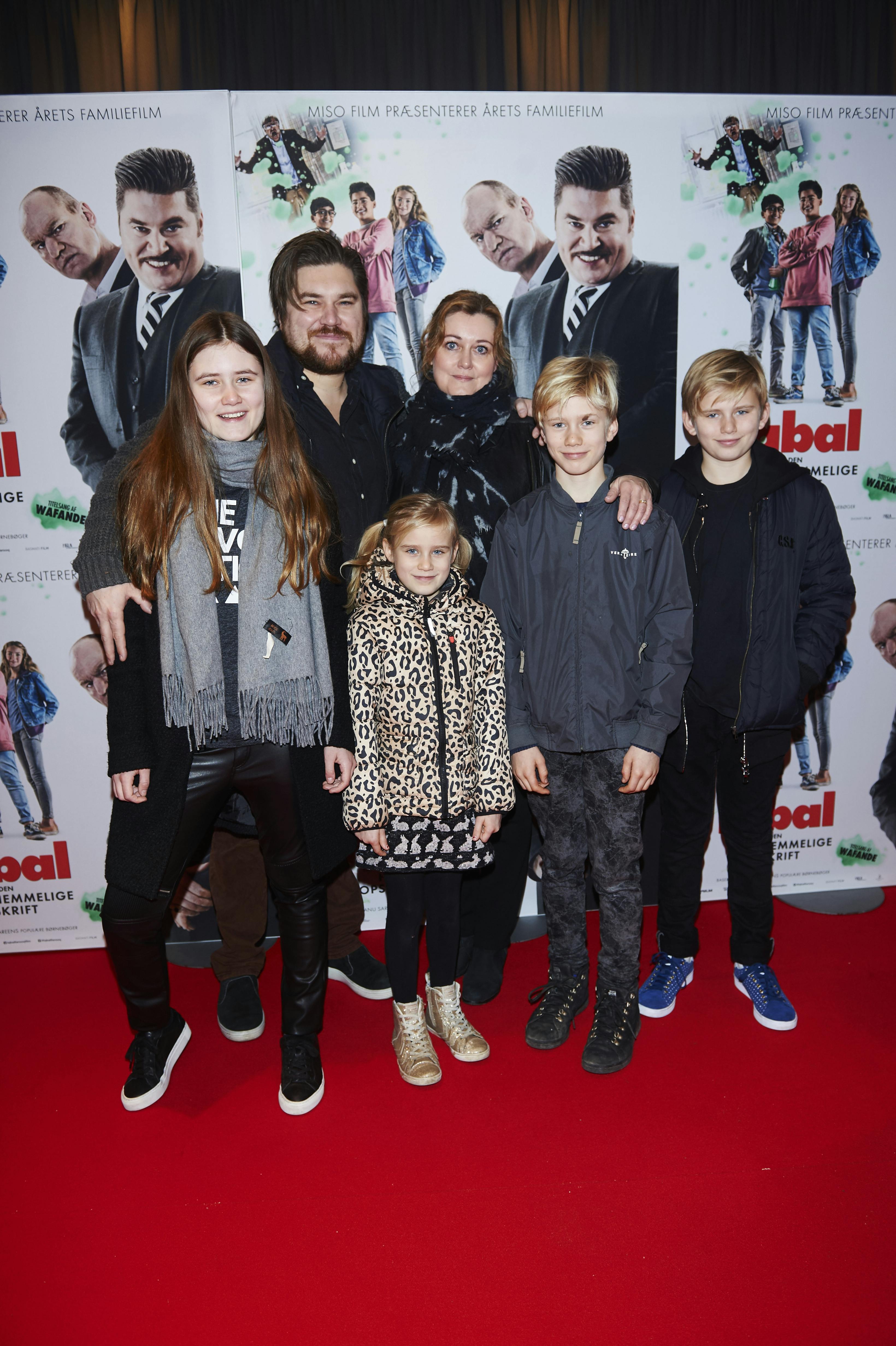 Premiere på den danske film "Iqbal og den hemmelige opskrift" i Imperial i København. Rasmus Bjerg med sin kone Helle og deres børn.