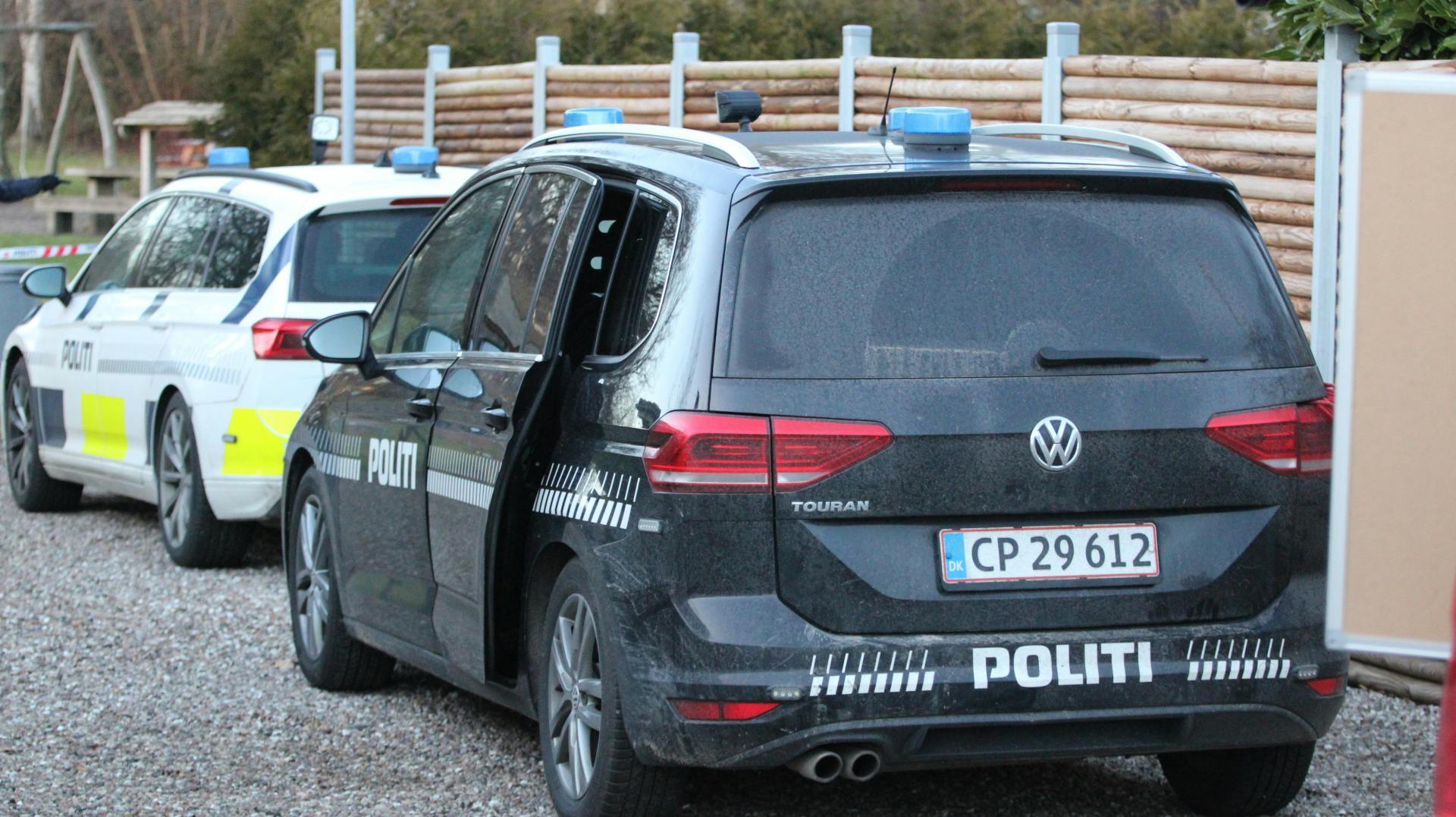 Gerningsmanden er endnu ikke pågrebet.