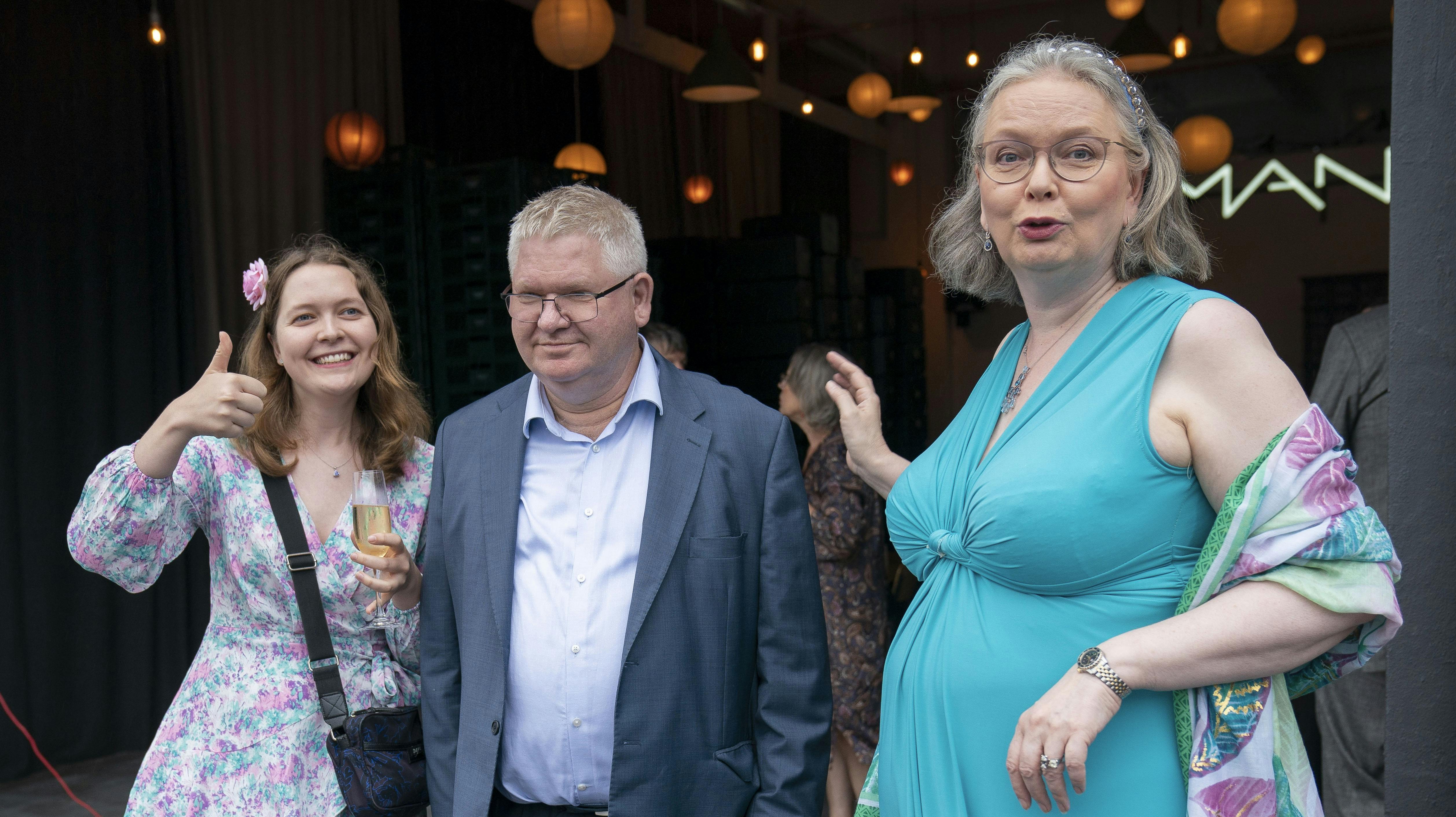 Theresia Treschow-Kühl (til højre) med gemalen Lars Ellebye og datteren Rachel.