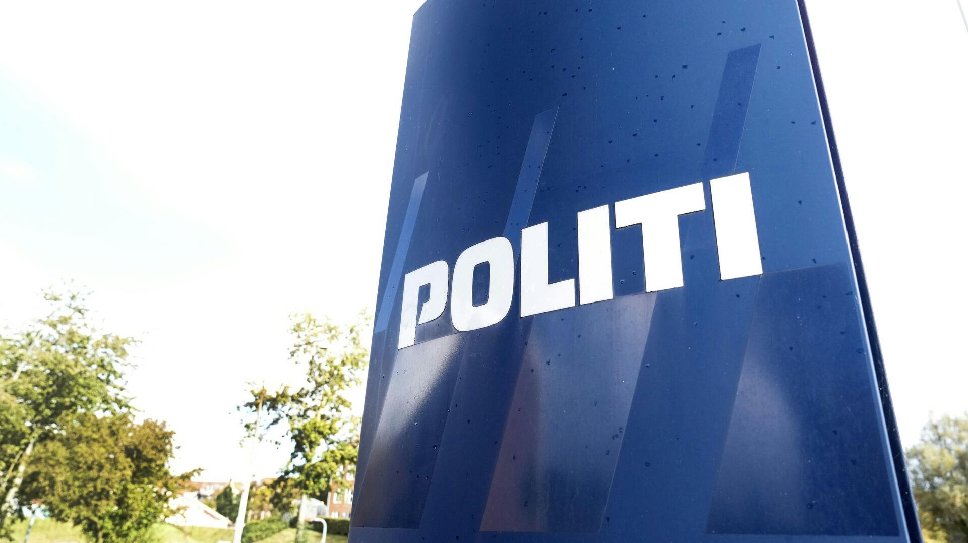 Politiet måtte torsdag nat rykke ud til en lejlighed i Holbæk, hvor fire unge veninder var kommet op at diskutere. Det endte angiveligt i overfald på politiet.