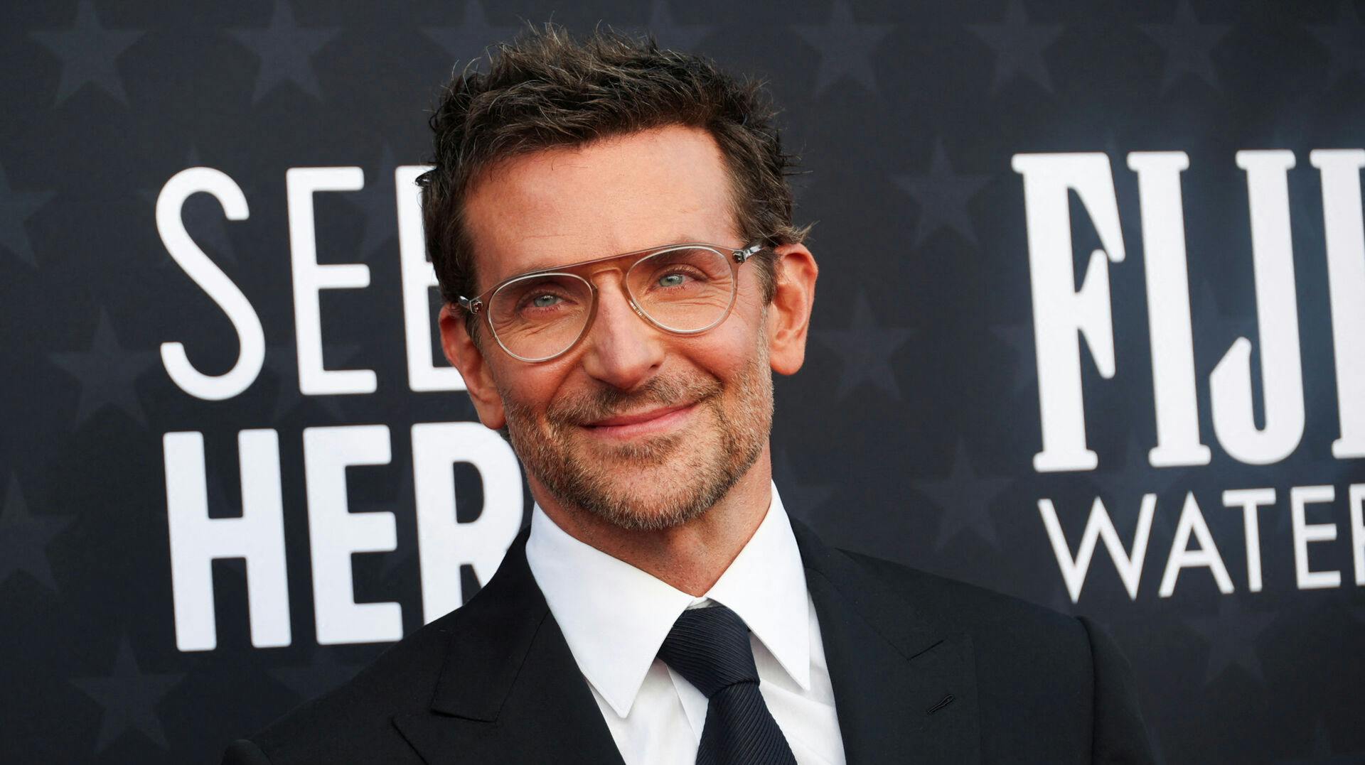 Bradley Cooper og Gigi Hadid er blevet spottet hånd i hånd.