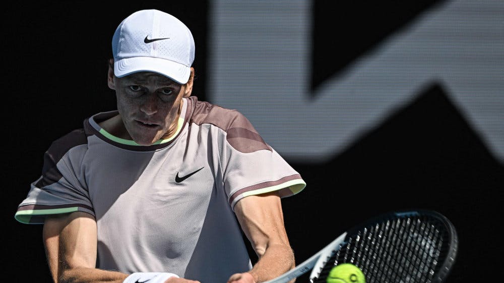 Jannik Sinner er klar til sin første grand slam-finale efter sejren over Novak Djokovic. 