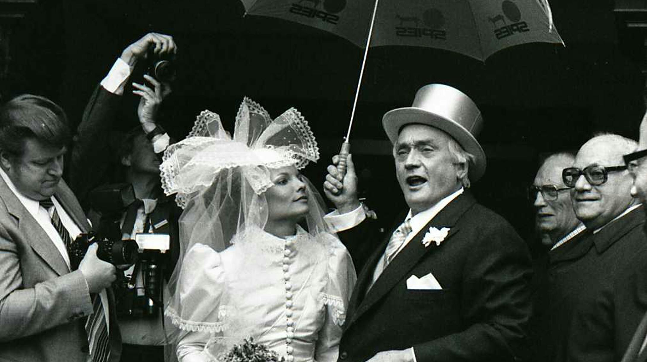 Rejsekongen Simon Spies gifter sig med den unge Janni Brodersen den 11. maj 1983 i Holmens Kirke i København. -