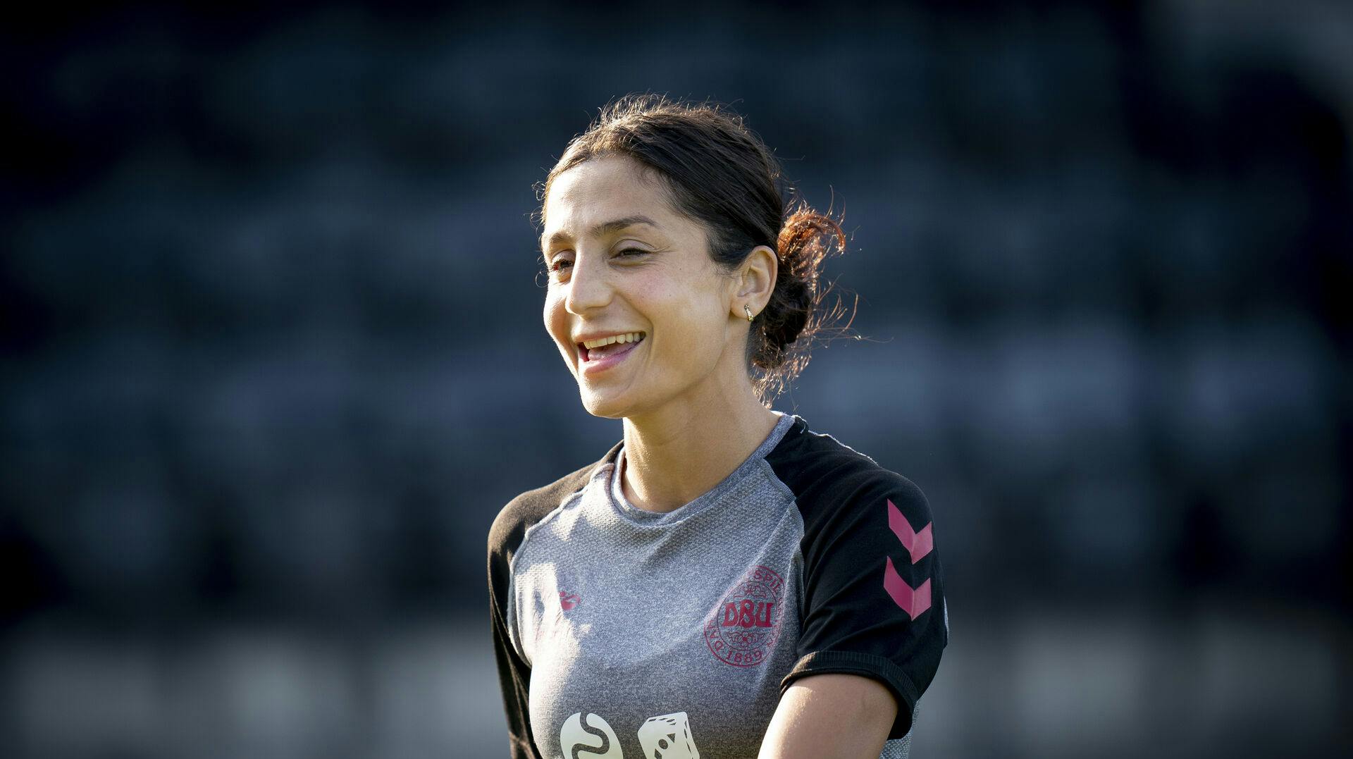 Nadia Nadim rykker teltpælene til Italien. Hun har nemlig skrevet under med AC Milan.