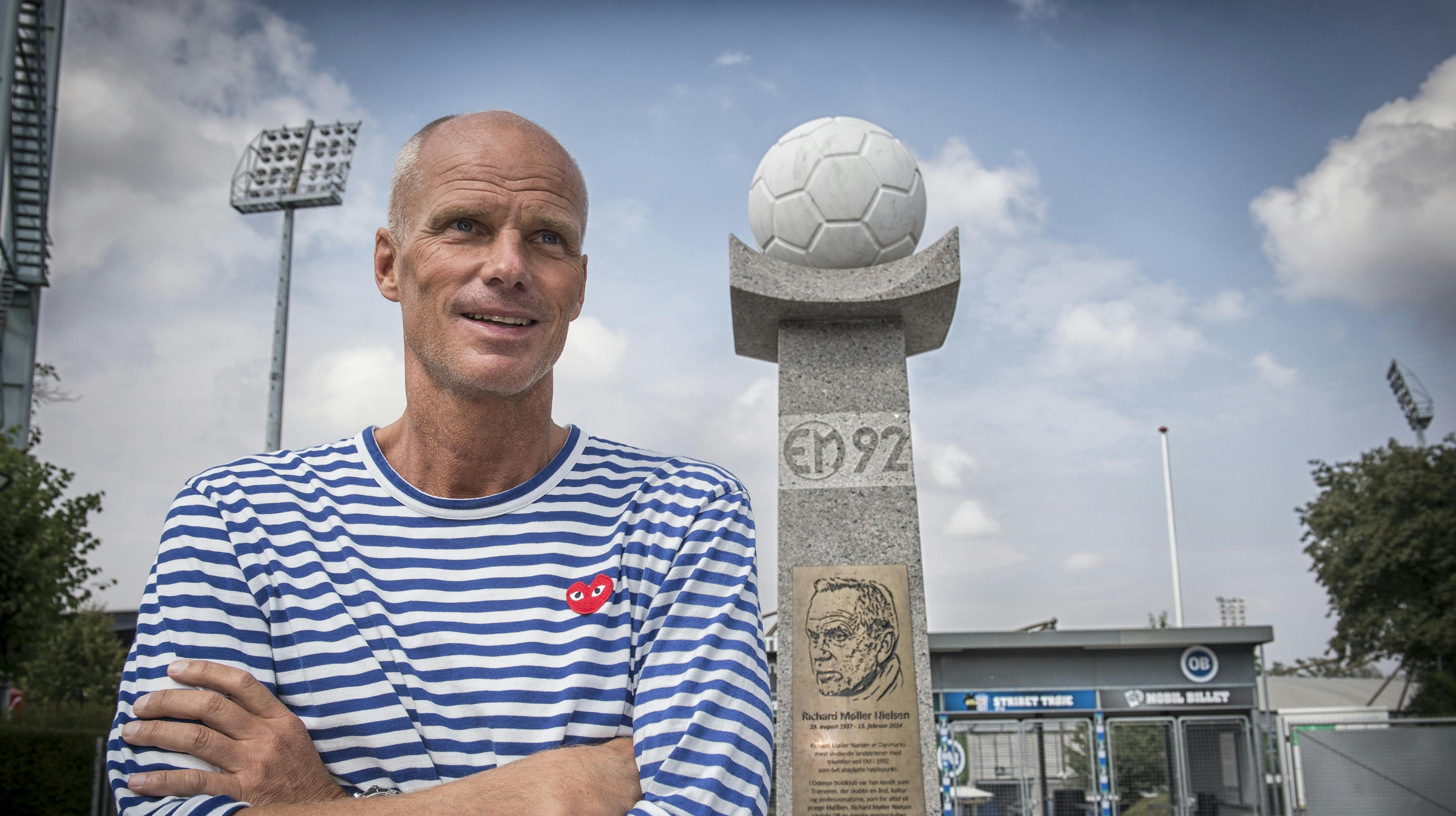 Tommy Møller Nielsen døde i juli sidste år ud af det blå. Nu fortæller konen Lisbeth, om de skæbnesvangre timer, hvor Tommy døde af et hjertestop.