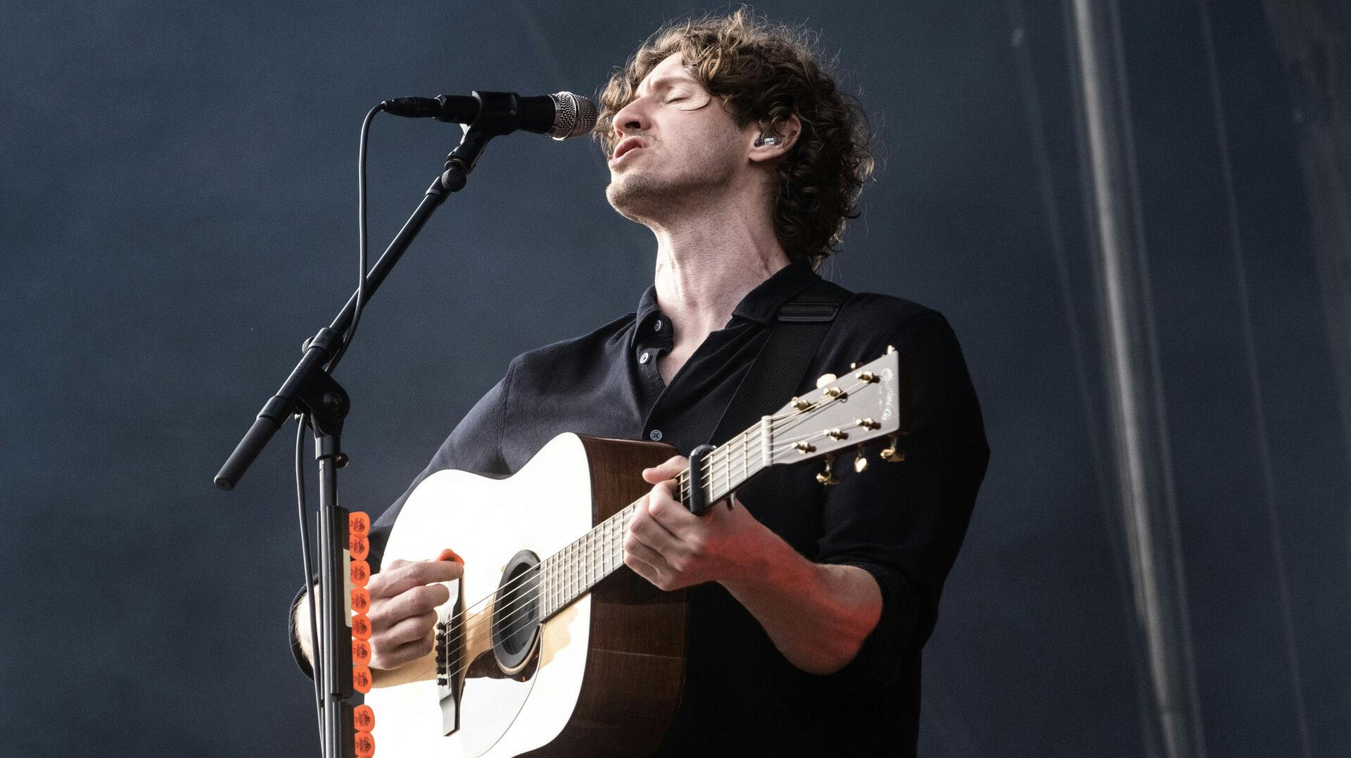 Dean Lewis spiller på Rød Scene på Tinderbox lørdag den 24. juni 2023.