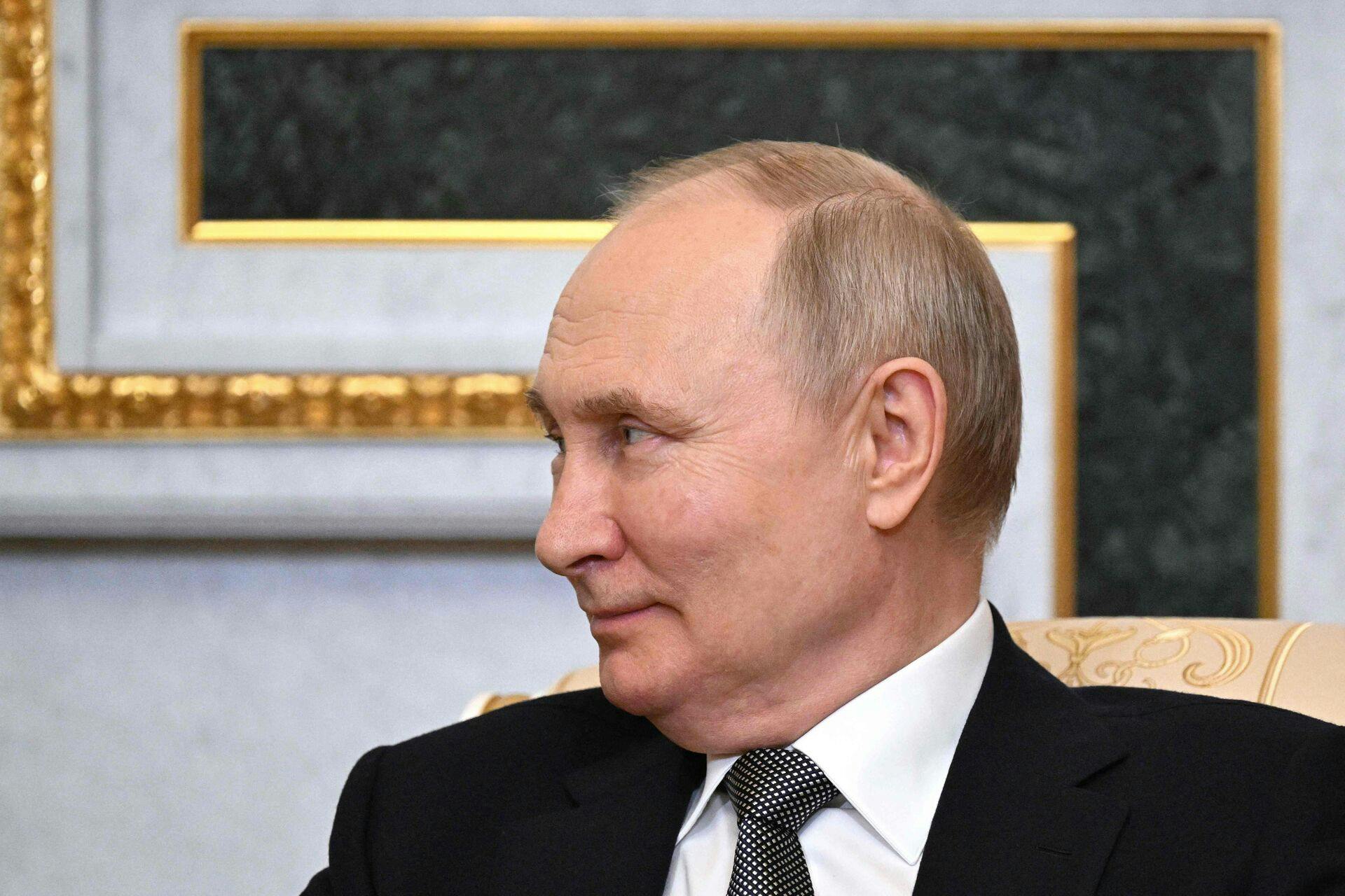 Præsident Vladimir Putin har ladet sig registrere som kandidat ved præsidentvalget.