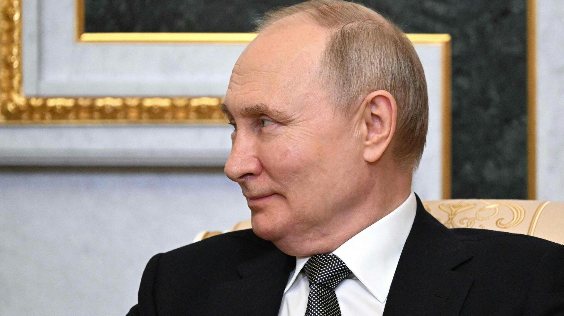 Præsident Vladimir Putin har ladet sig registrere som kandidat ved præsidentvalget.